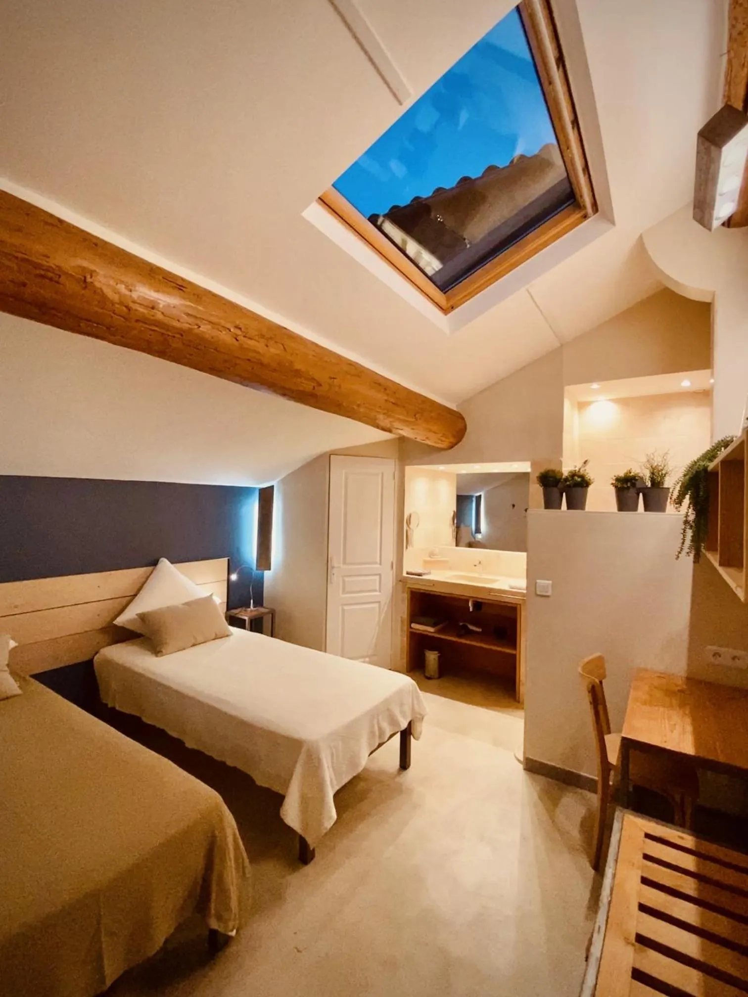 Photo of the whole room in L'atelier B&B