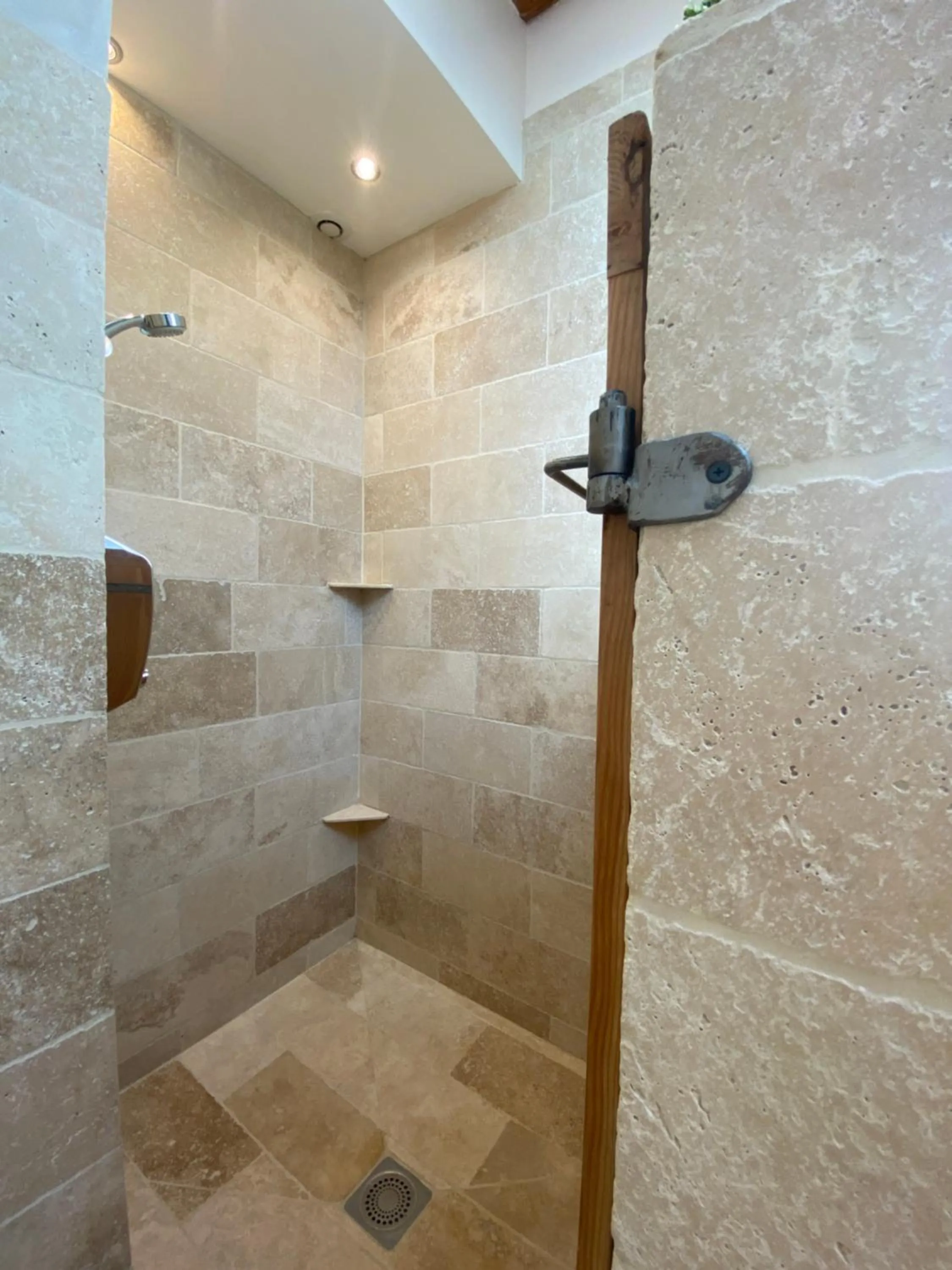 Shower in L'atelier B&B