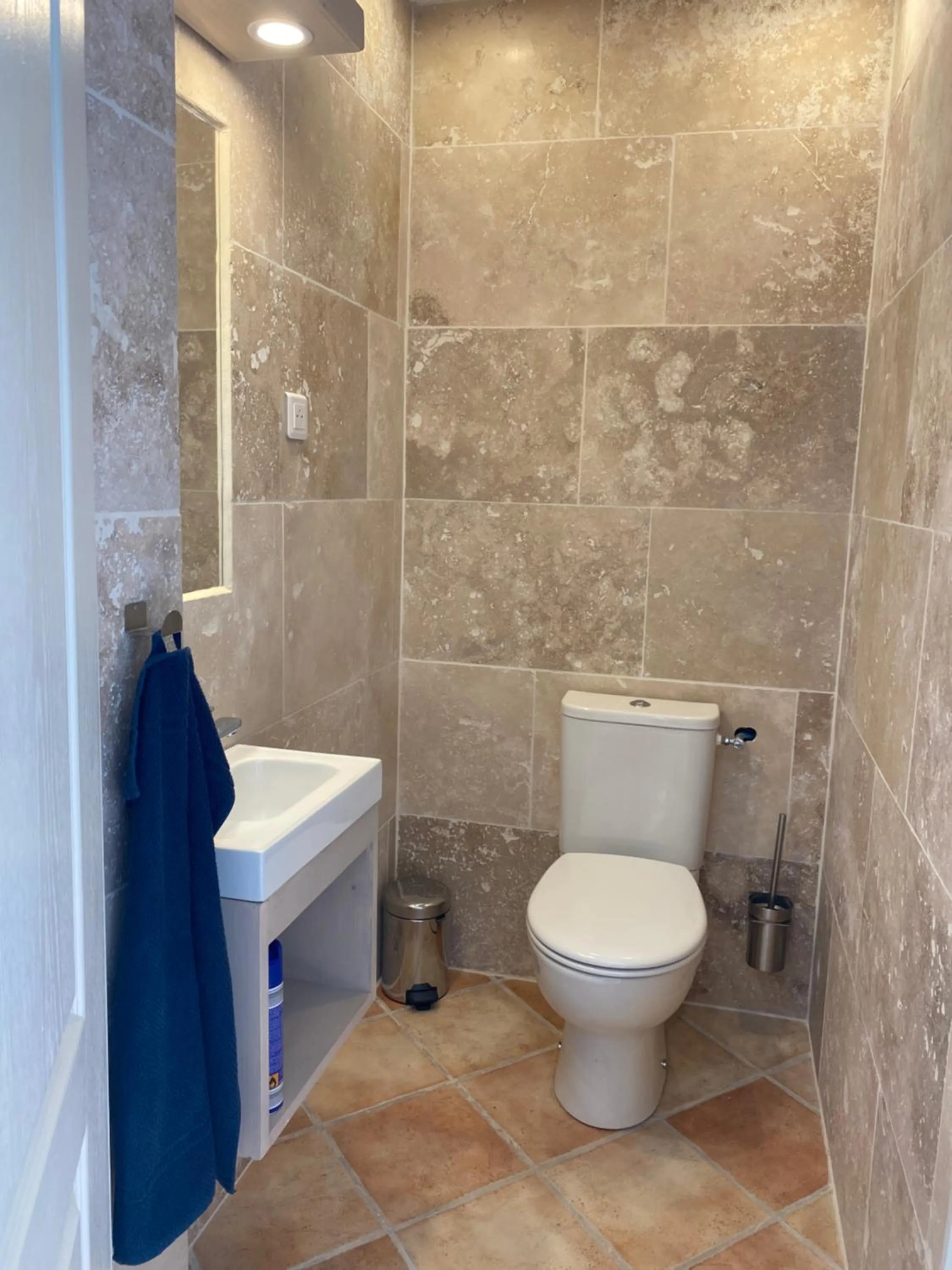 Toilet in L'atelier B&B