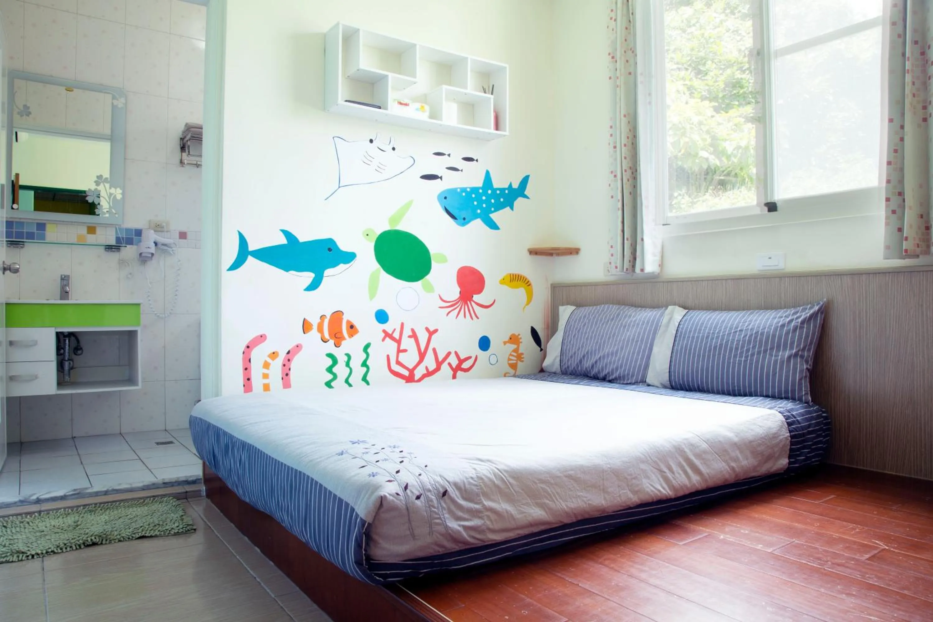 Bed in Fire Island Guest House