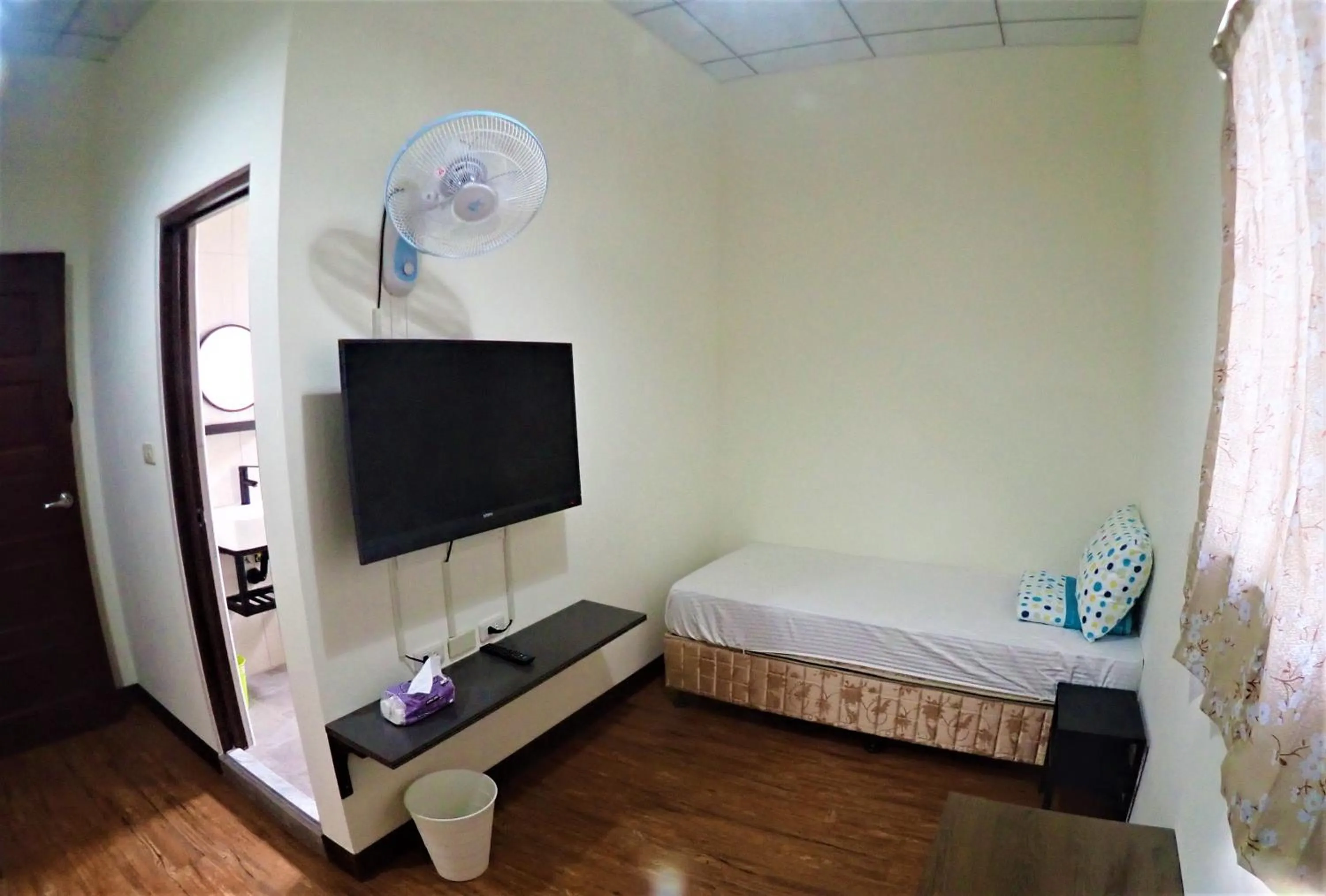 Bed in Fire Island Guest House