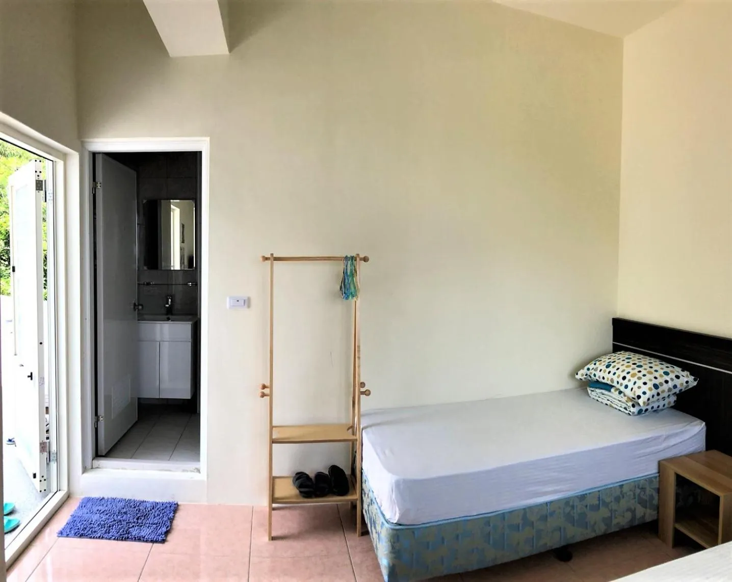 Bed in Fire Island Guest House