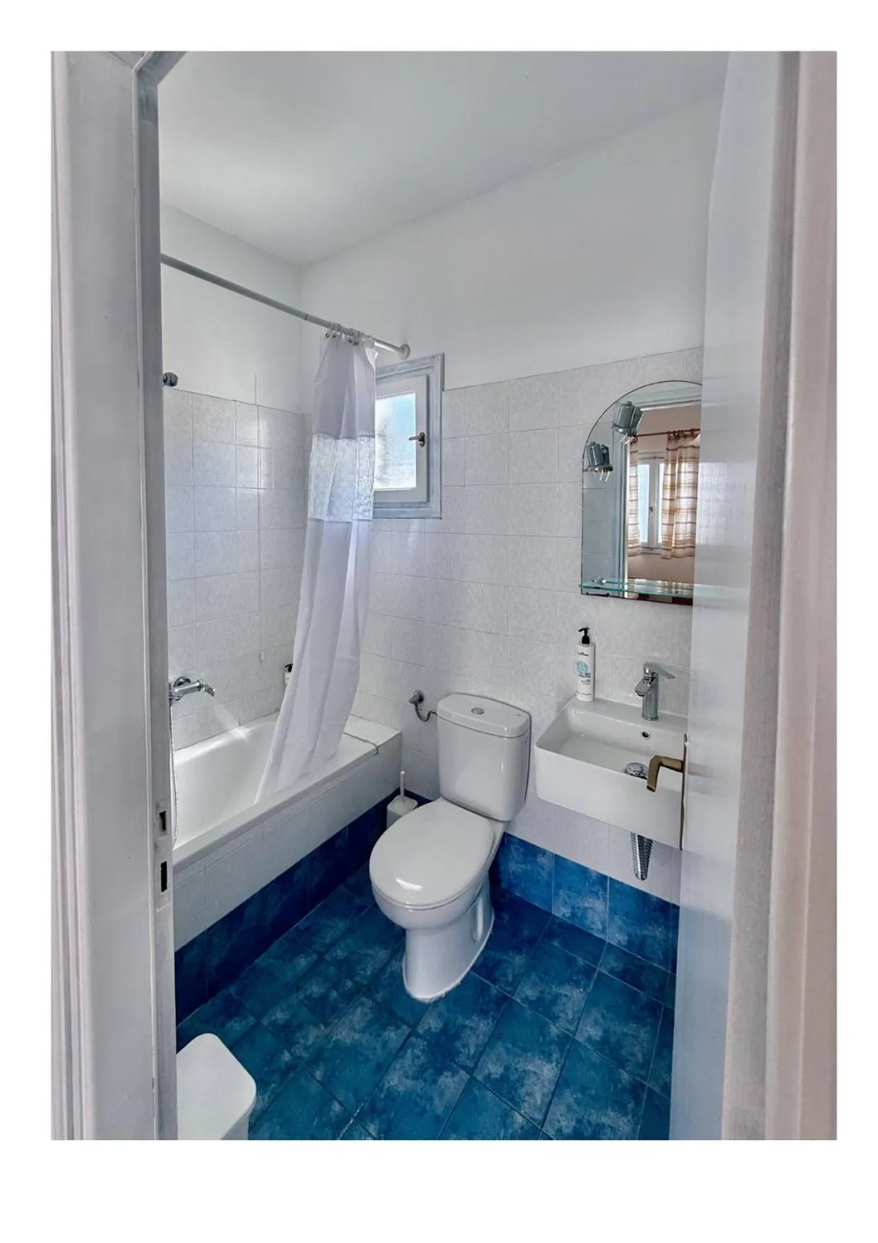 Bathroom in Summer Shades Hotel - ex Arkoulis