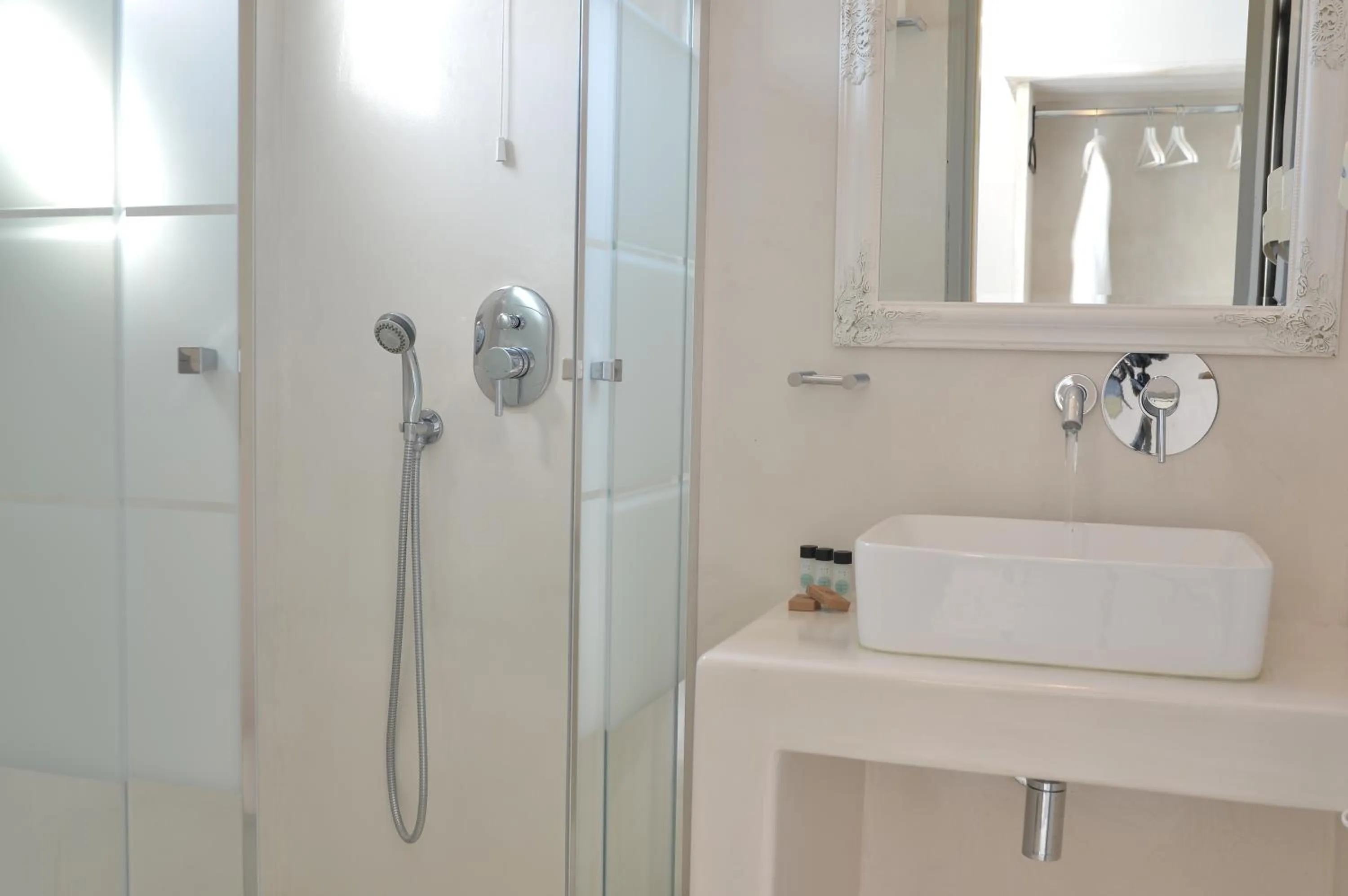 Bathroom in Summer Shades Hotel - ex Arkoulis