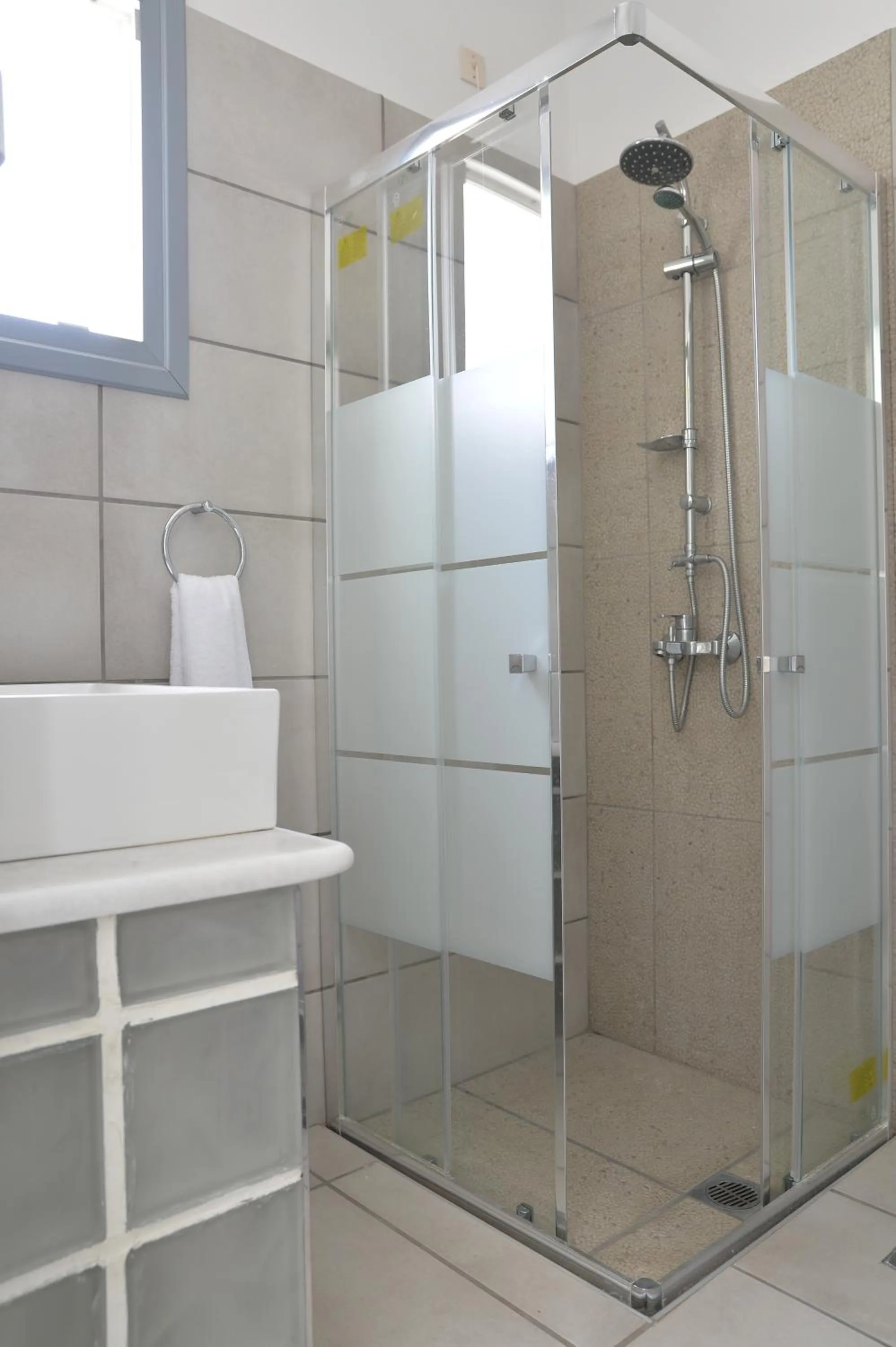 Bathroom in Summer Shades Hotel - ex Arkoulis