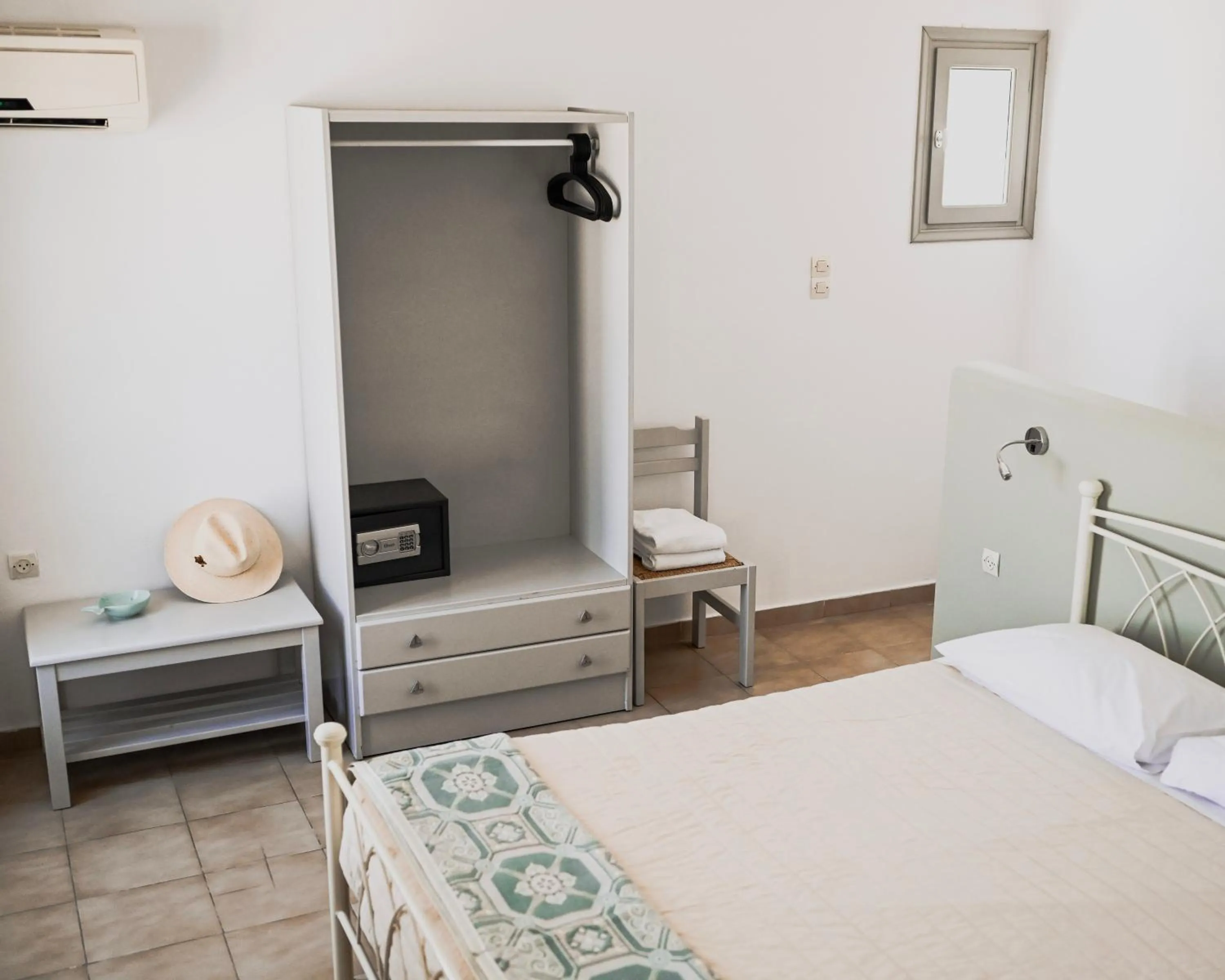 Bed in Summer Shades Hotel - ex Arkoulis