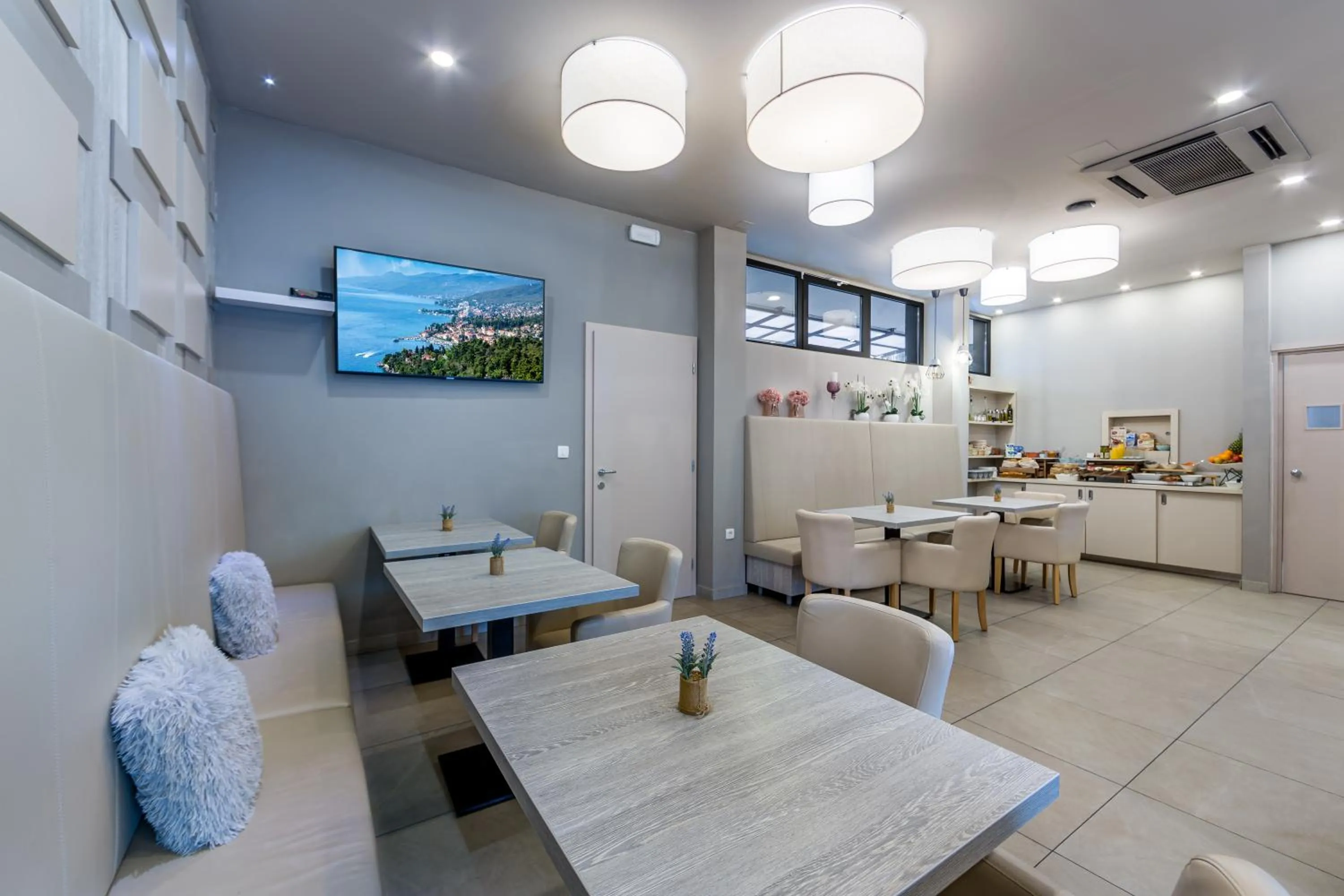 Restaurant/places to eat in Apartments & Rooms Preelook