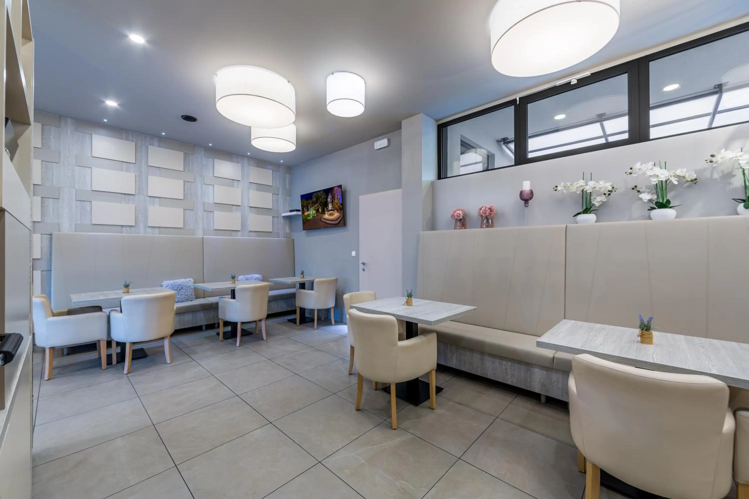 Restaurant/places to eat in Apartments & Rooms Preelook