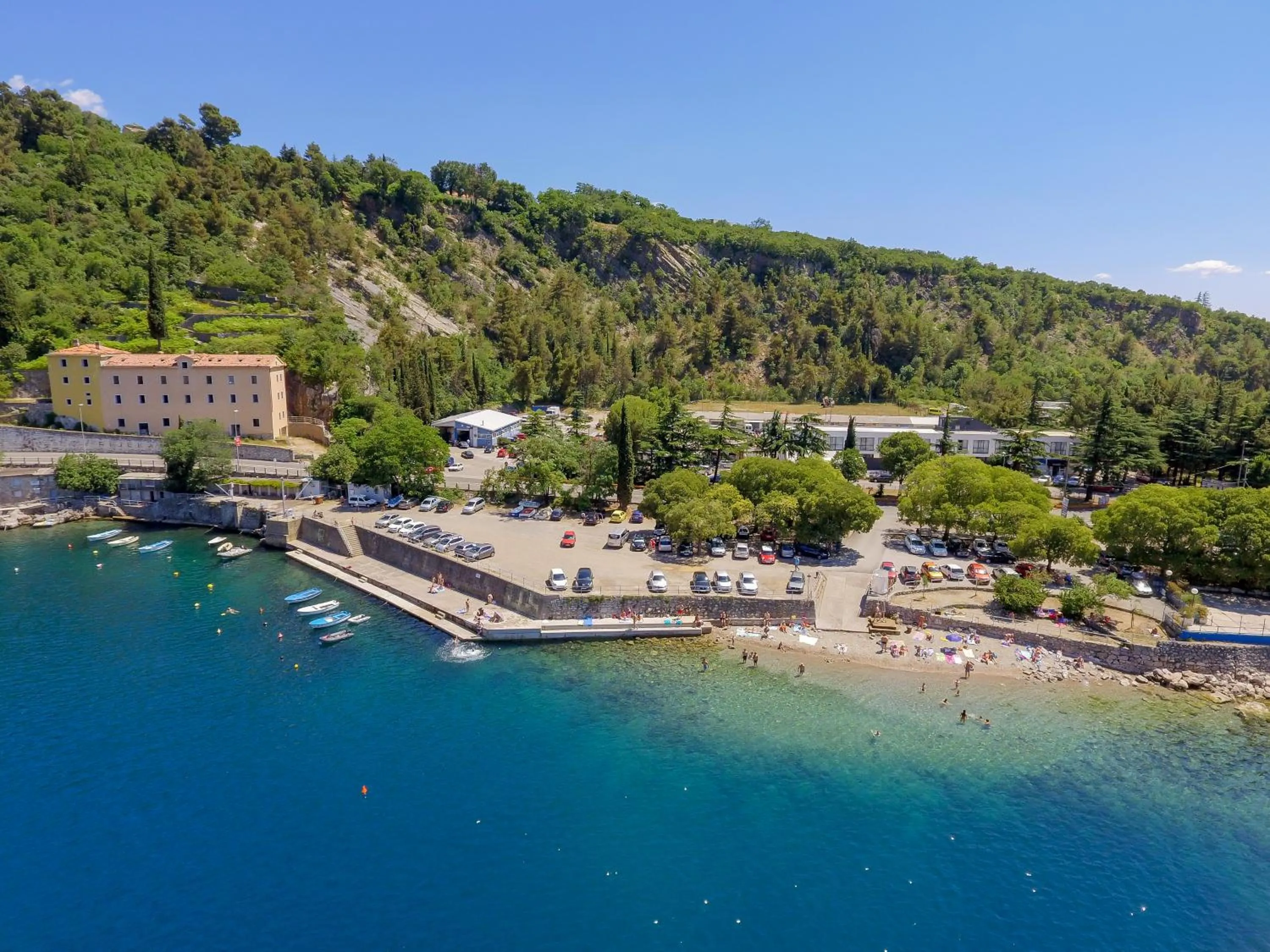 Property building in Apartments & Rooms Preelook