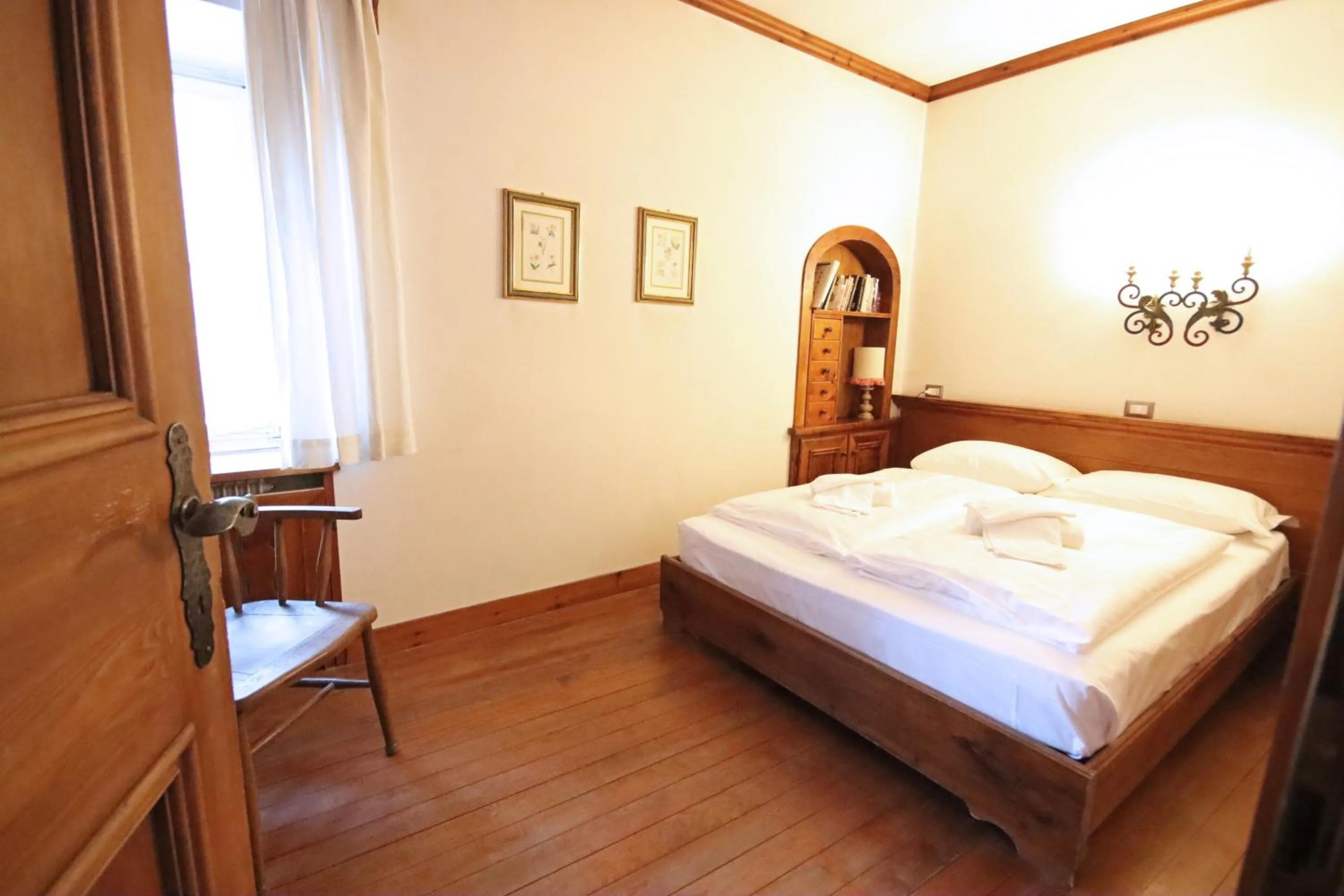 Bedroom, Bed in Aurturist S Candido Roulette