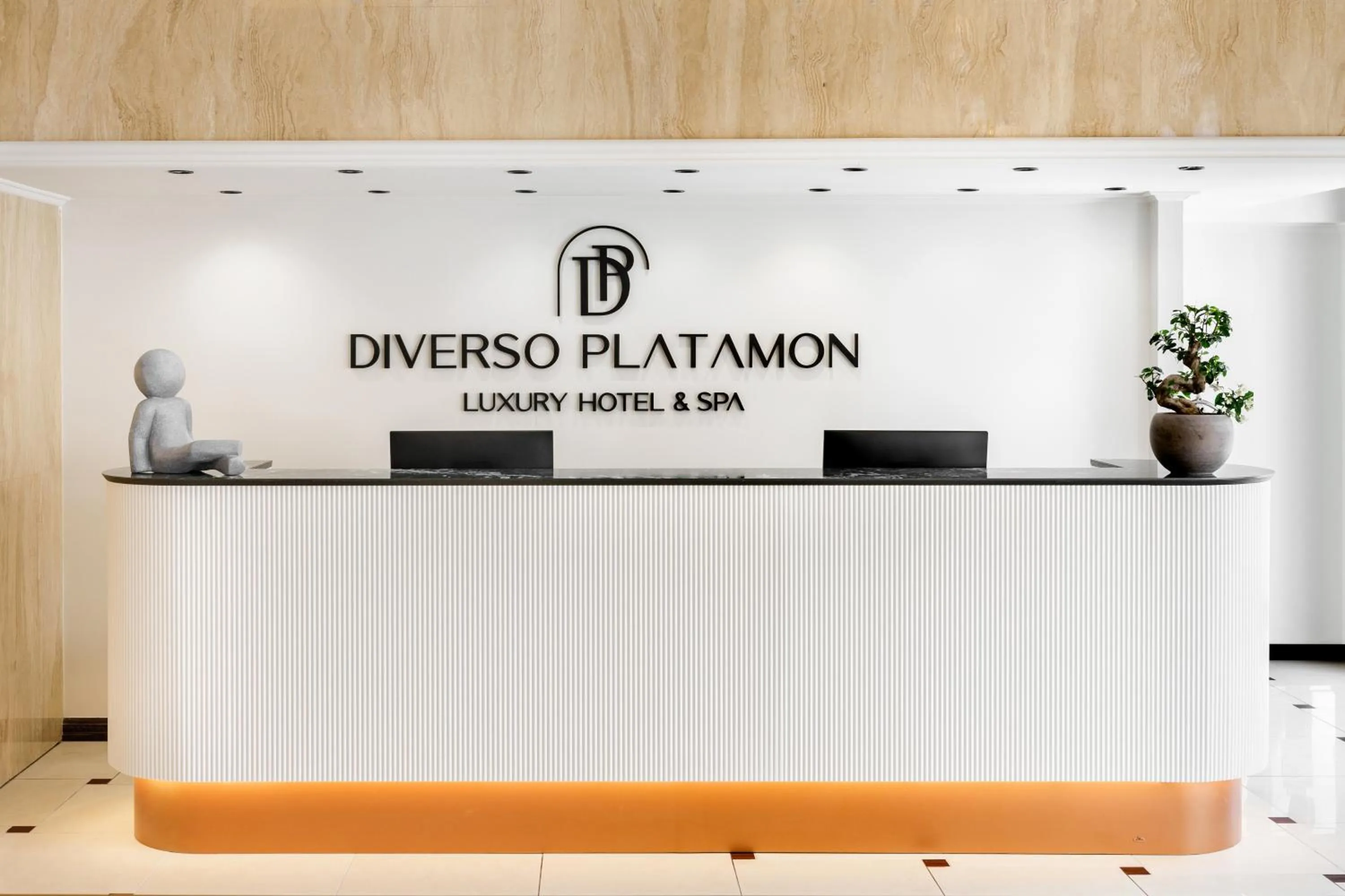 Lobby or reception in Diverso Platamon, Luxury Hotel & Suites