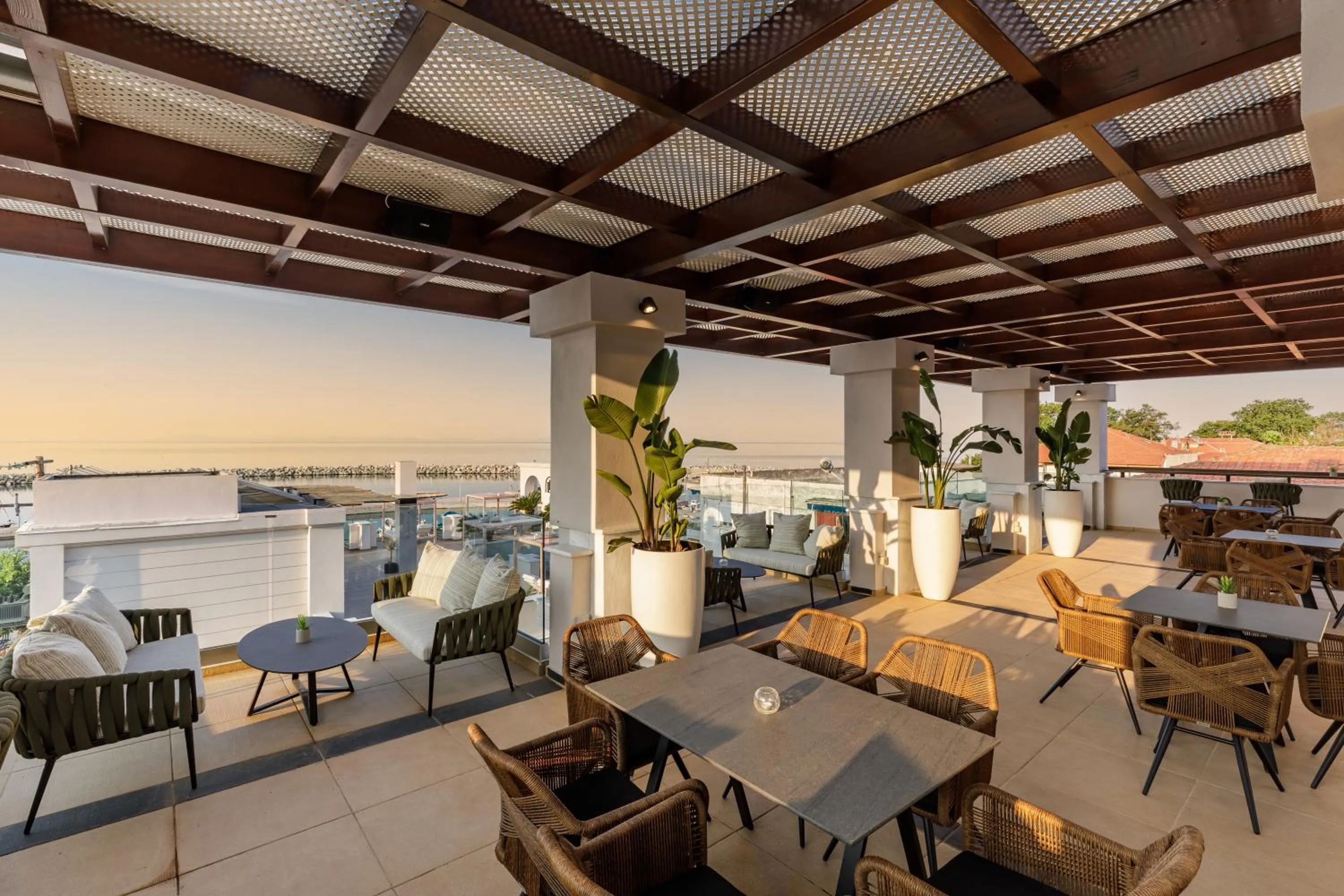 Restaurant/places to eat in Diverso Platamon, Luxury Hotel & Suites