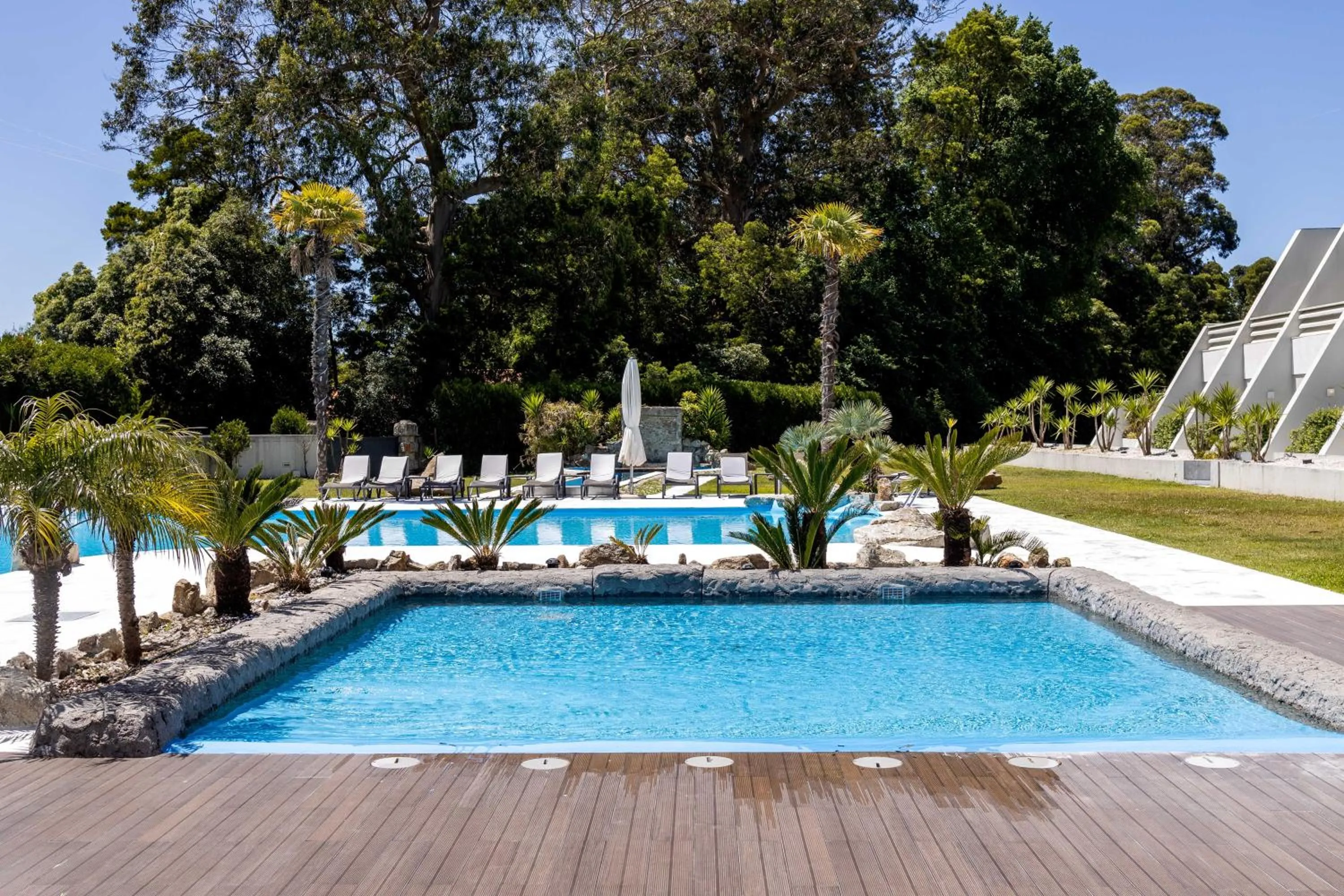 Swimming pool in Hotel Porta do Sol Conference & SPA