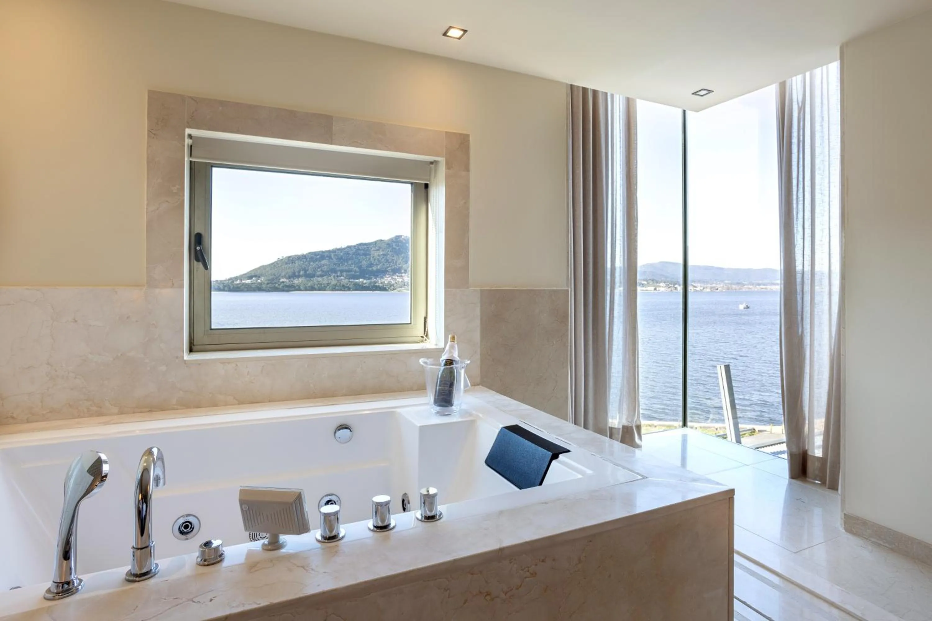 Bedroom in Hotel Porta do Sol Conference & SPA