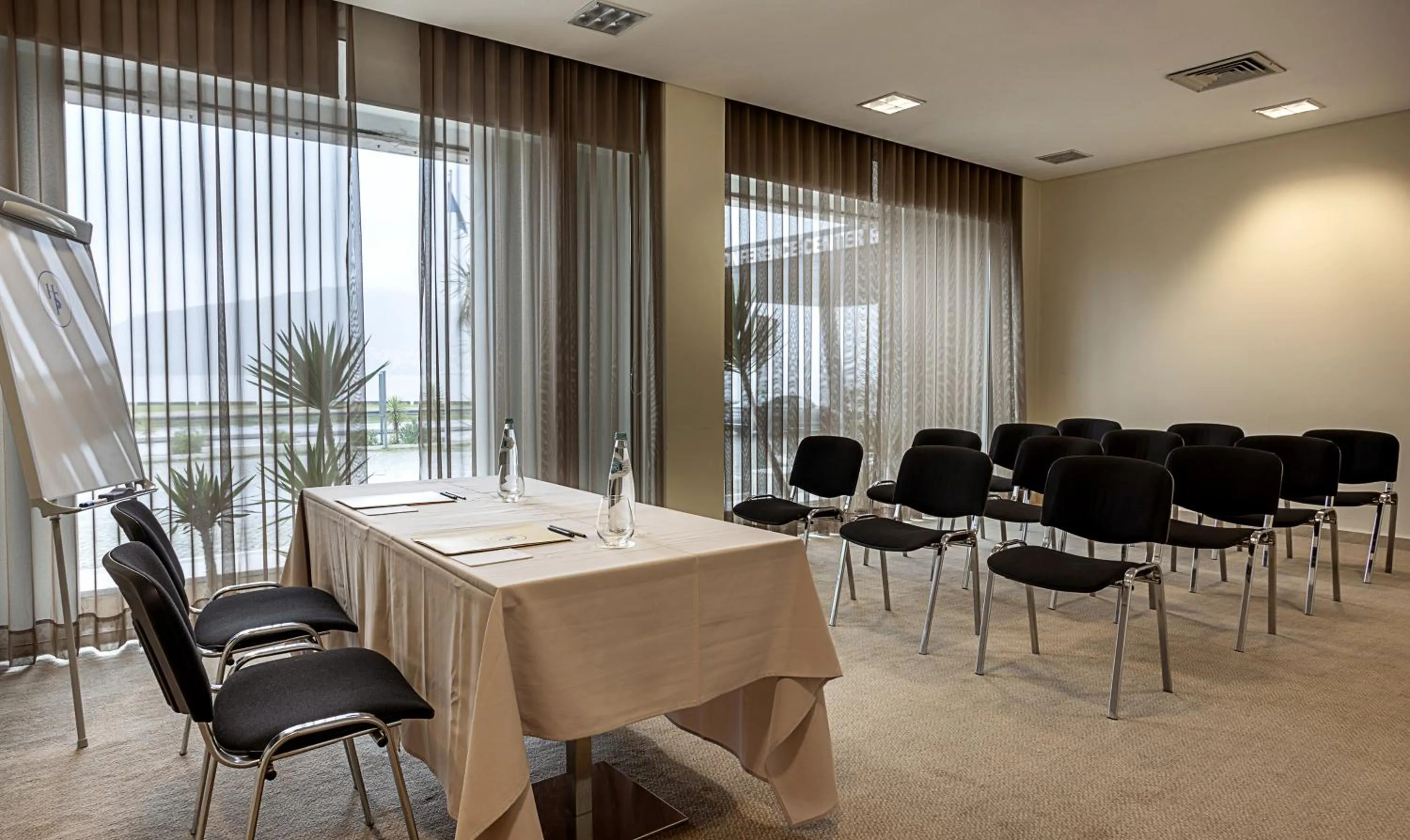 Meeting/conference room in Hotel Porta do Sol Conference & SPA