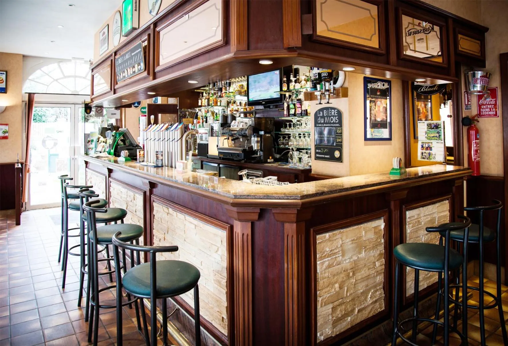 Restaurant/places to eat in Hôtel Bar Des Vosges