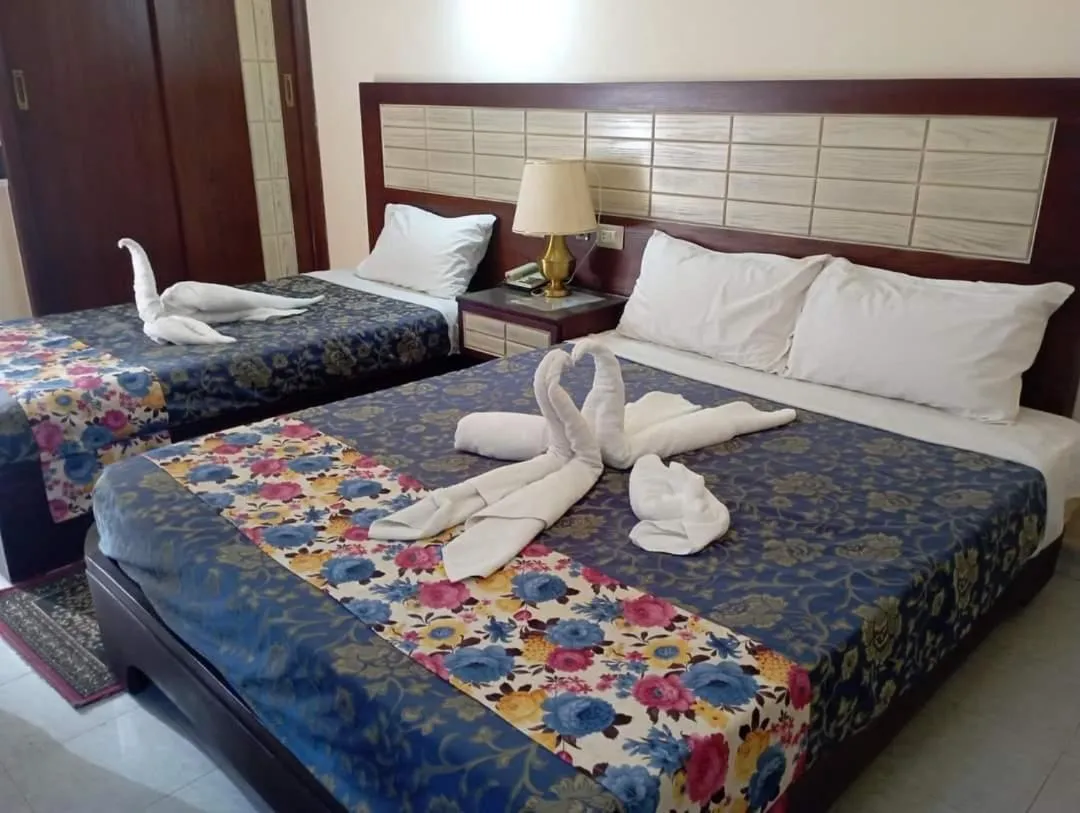 towels, Bed in Windsor Hotel Luxor 中國人之家