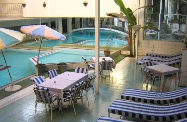 Restaurant/places to eat in Windsor Hotel Luxor 中國人之家