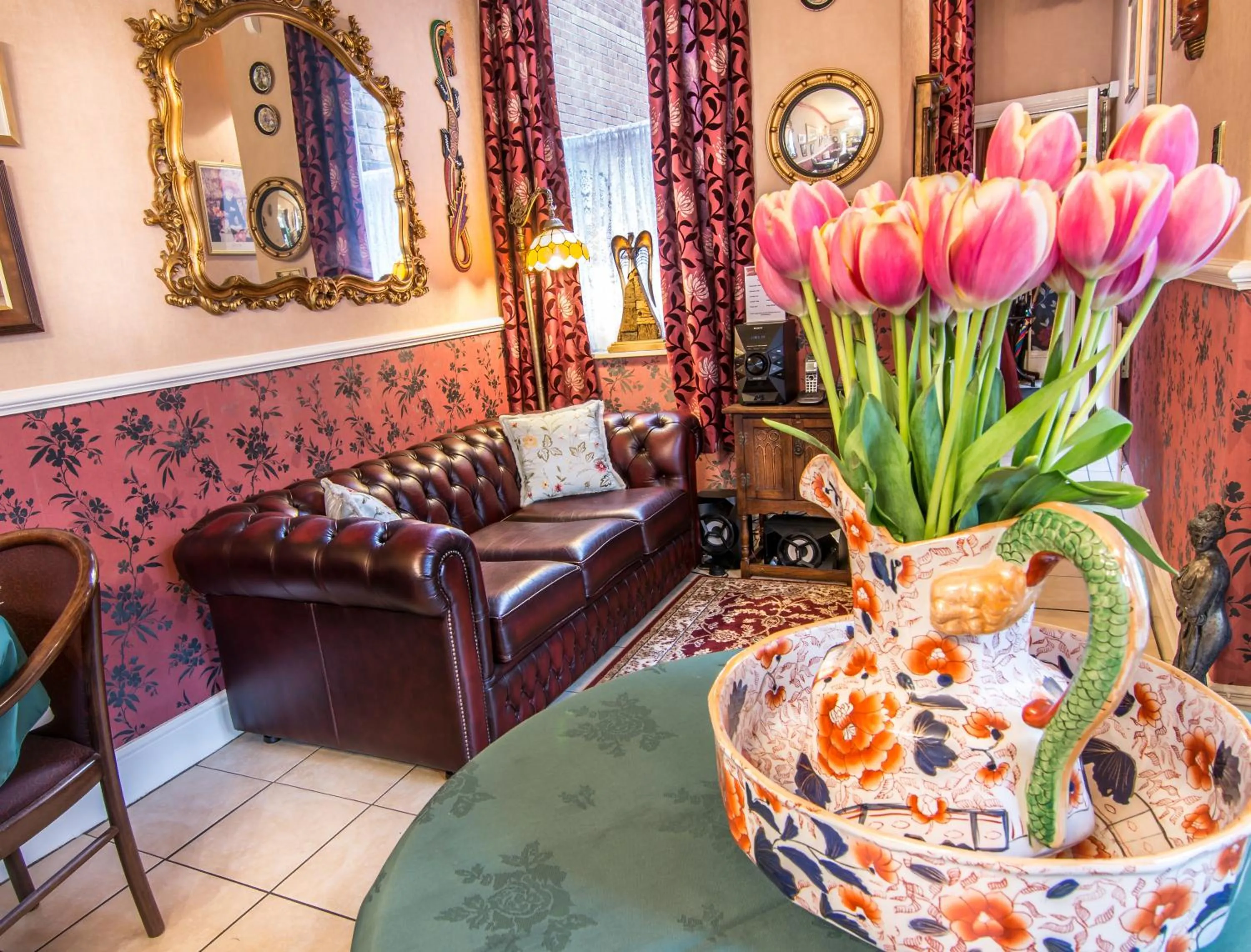 Seating area in Creston Villa Guest House
