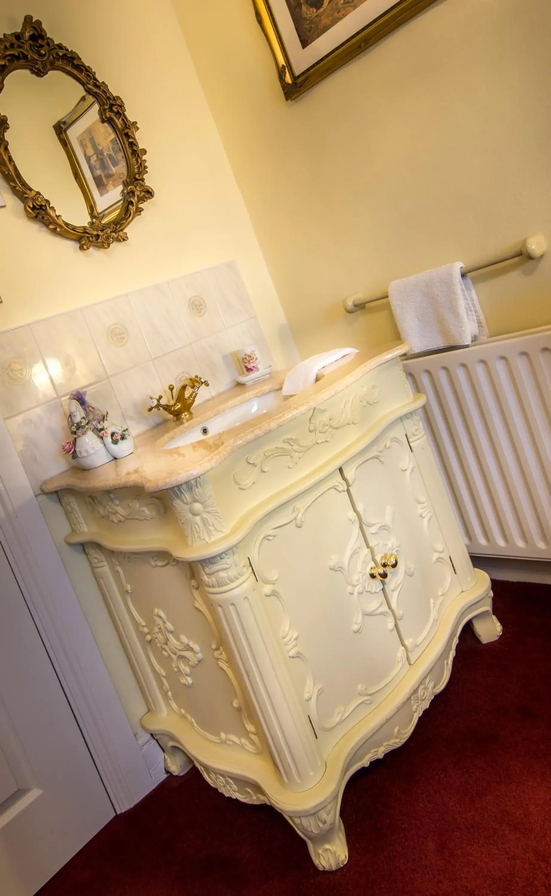 Double Room with Private External Bathroom - single occupancy in Creston Villa Guest House Double Room with Private External Bathroom - single occupancy in Creston Villa Guest House