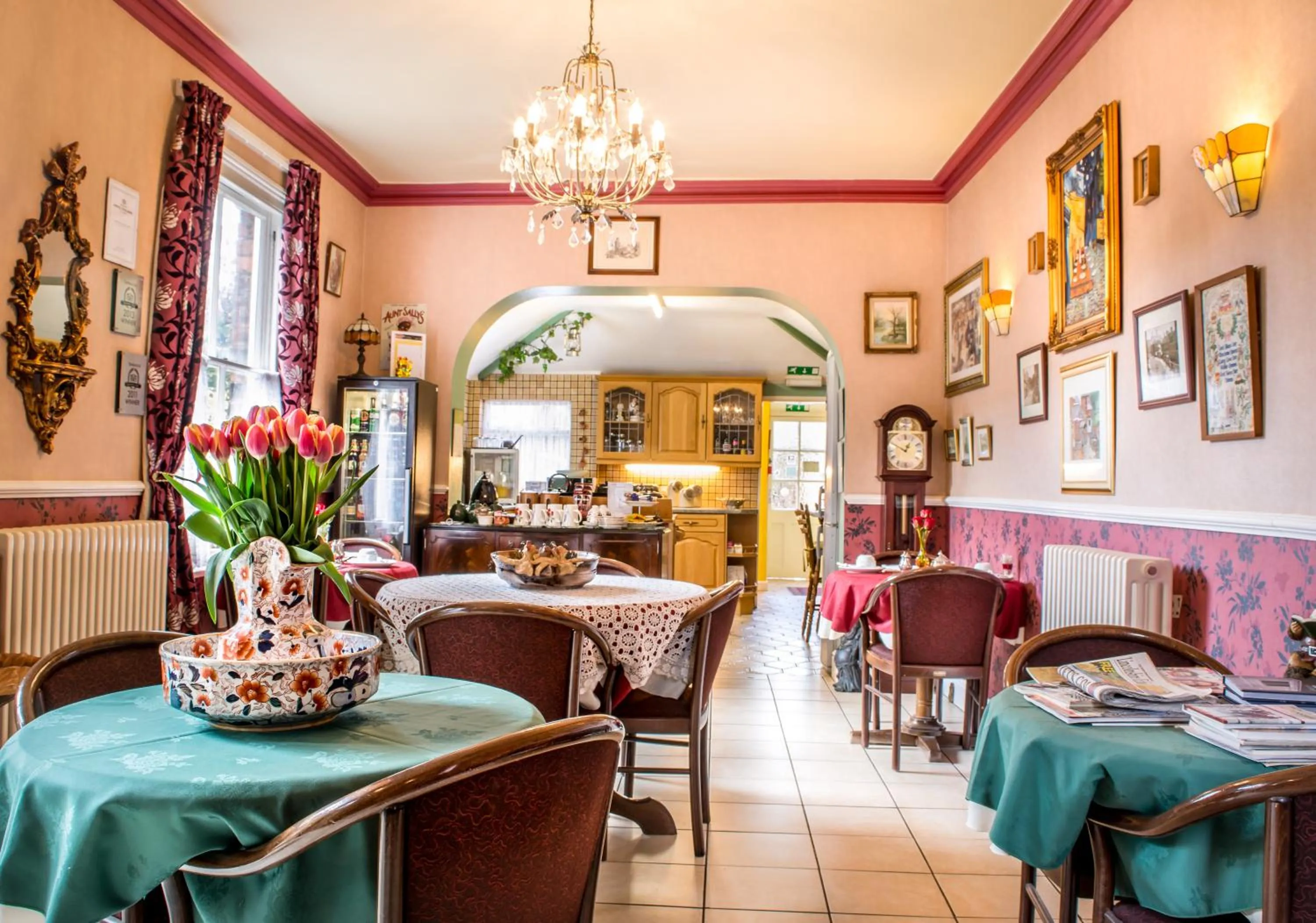 Dining area in Creston Villa Guest House