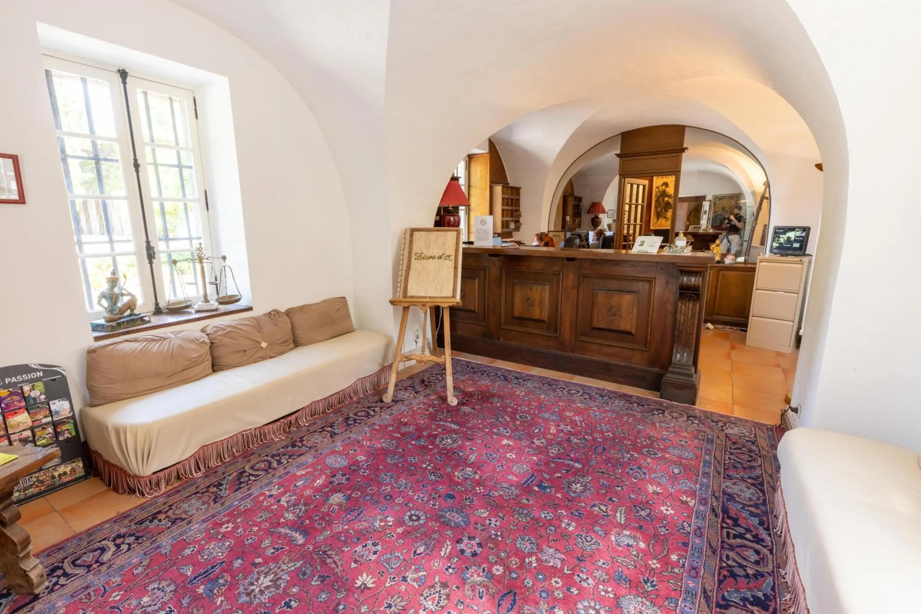 Lobby or reception in Château de Floure - SPA et piscine extérieure chauffée