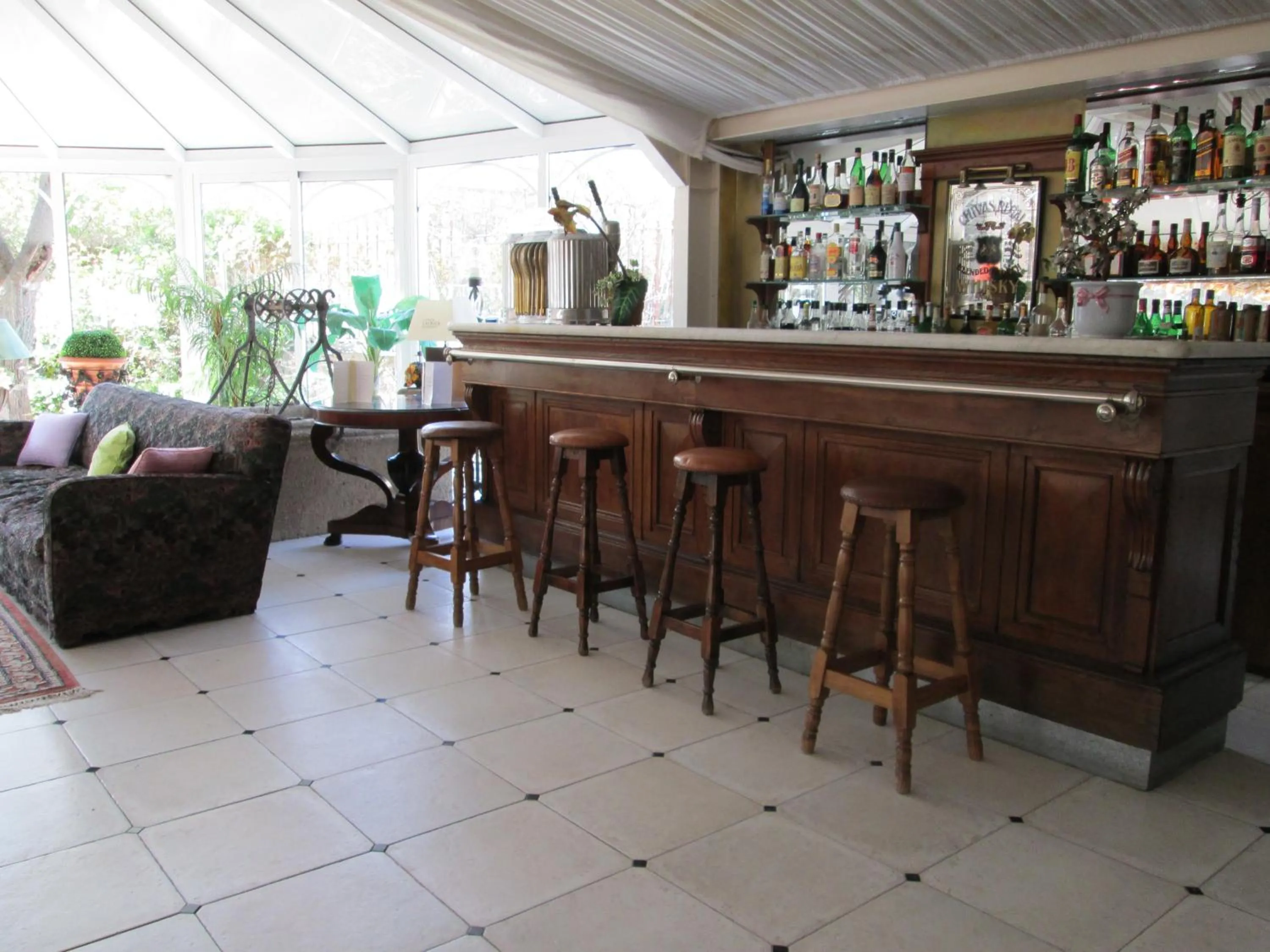Lounge or bar in Château de Floure - SPA et piscine extérieure chauffée