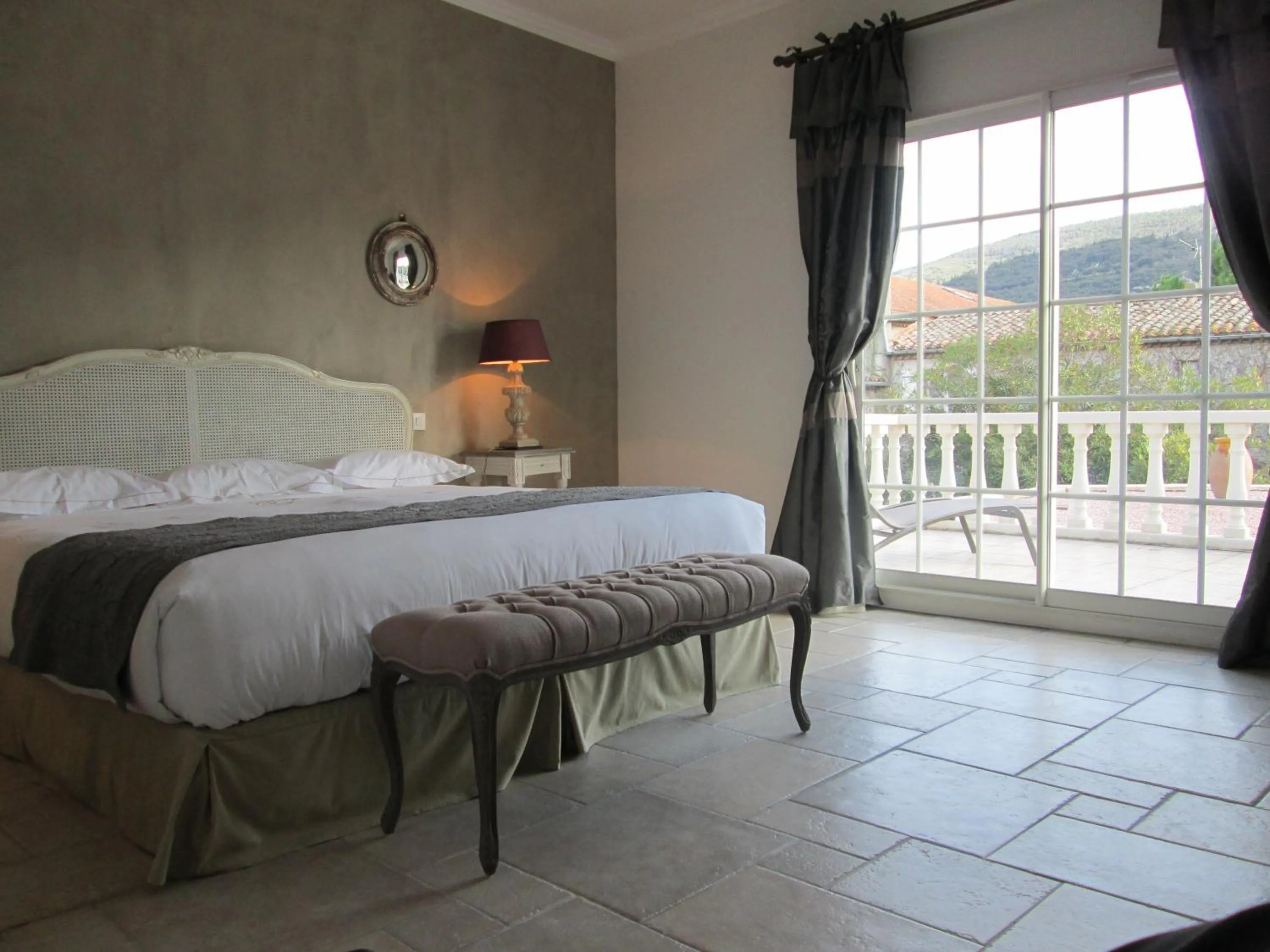 Photo of the whole room, Bed in Château de Floure - SPA et piscine extérieure chauffée