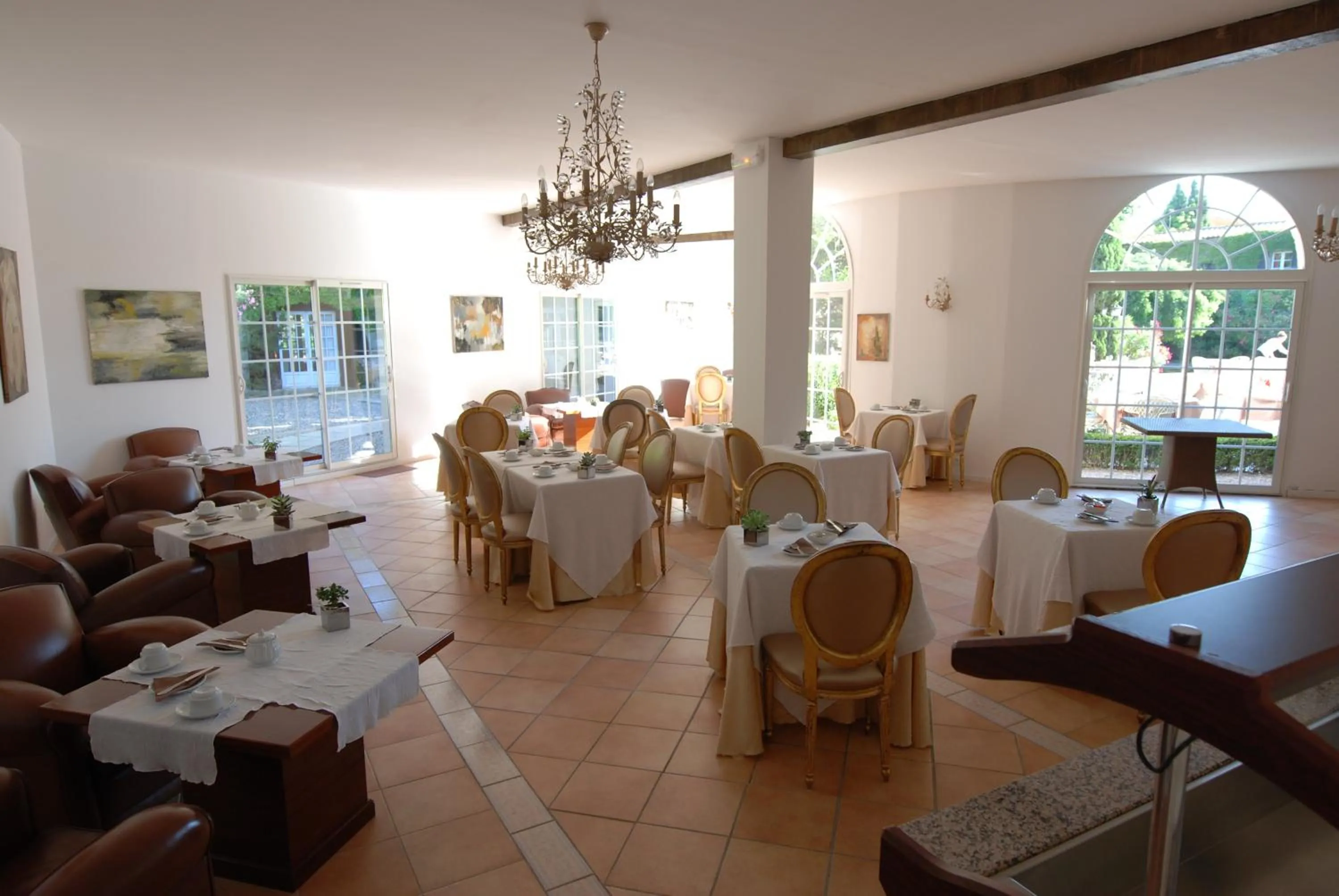 Restaurant/places to eat in Château de Floure - SPA et piscine extérieure chauffée