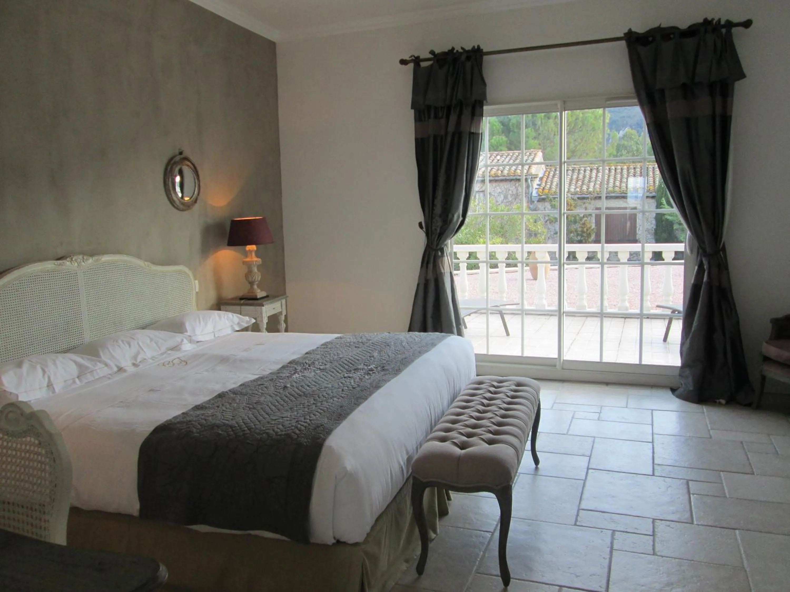 Bed in Château de Floure - SPA et piscine extérieure chauffée