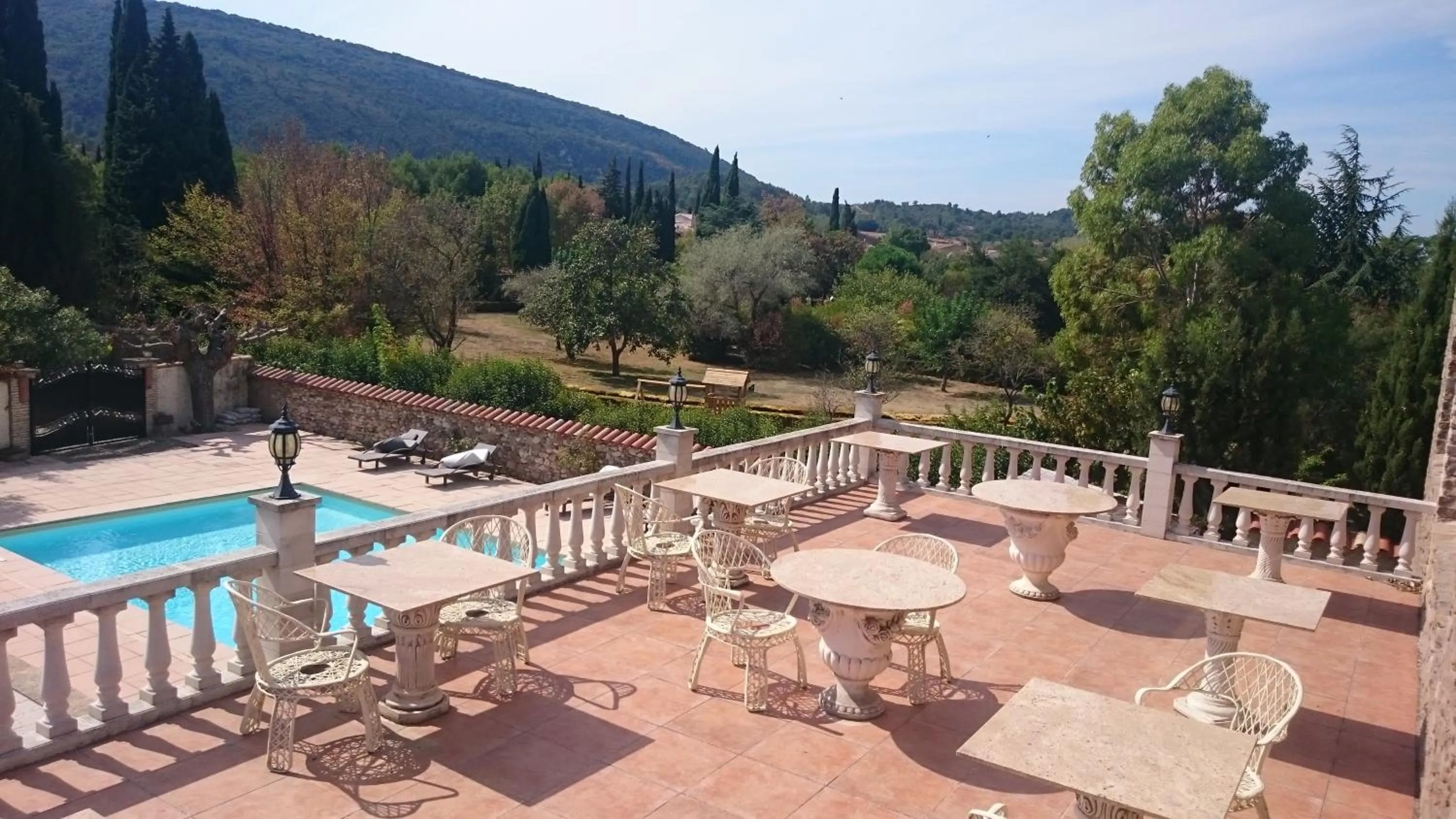 Balcony/Terrace in Château de Floure - SPA et piscine extérieure chauffée