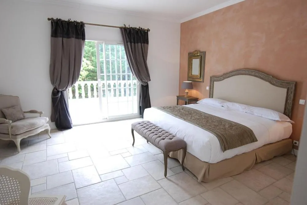Bed in Château de Floure - SPA et piscine extérieure chauffée