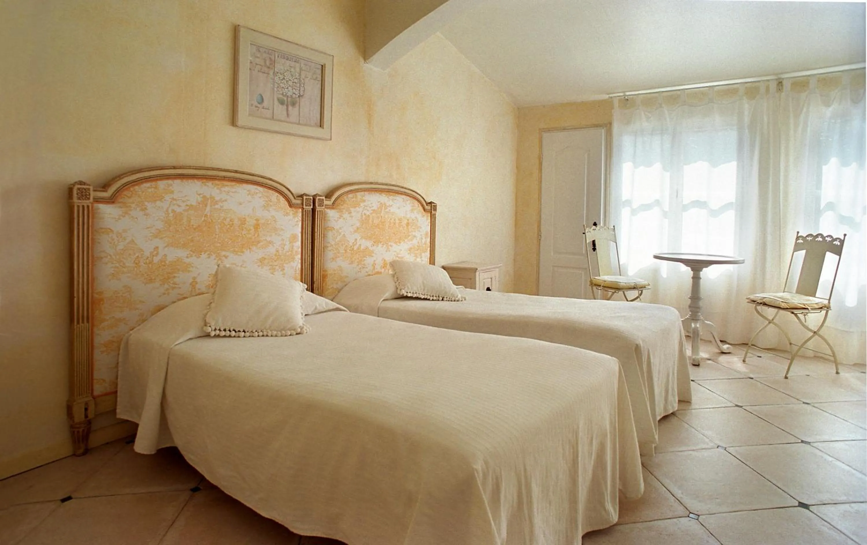 Patio, Bed in Château de Floure - SPA et piscine extérieure chauffée