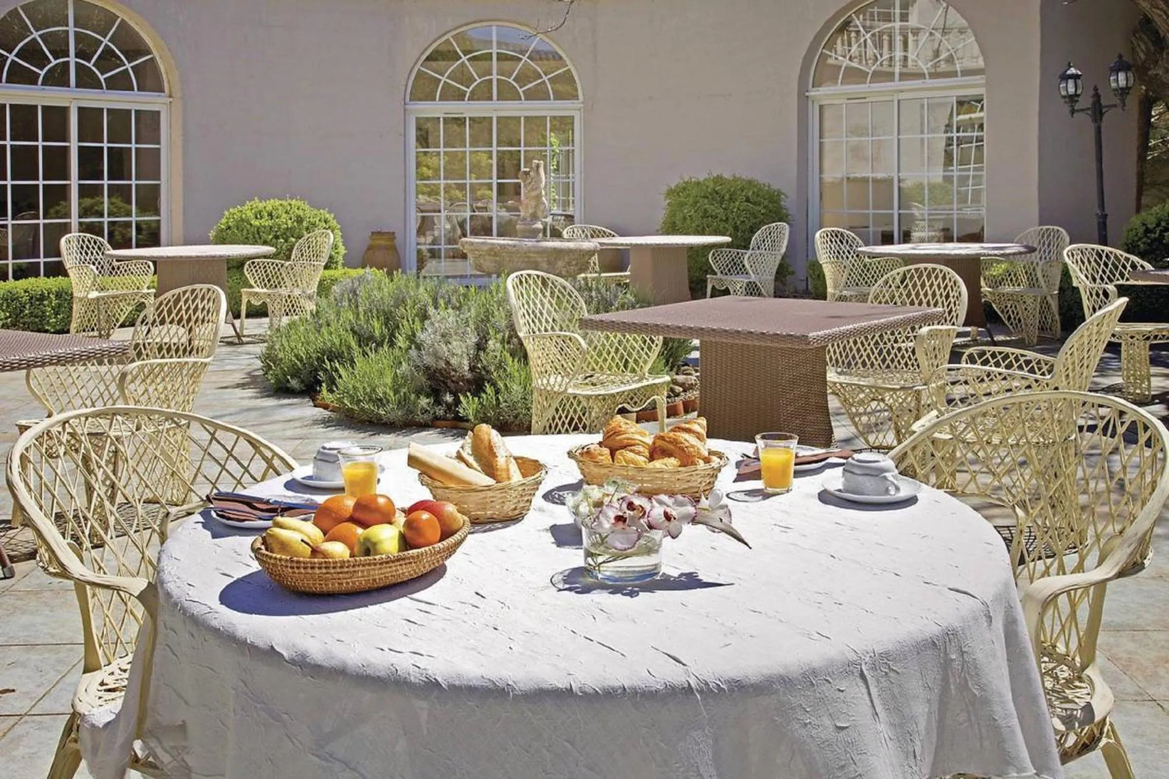 Balcony/Terrace in Château de Floure - SPA et piscine extérieure chauffée