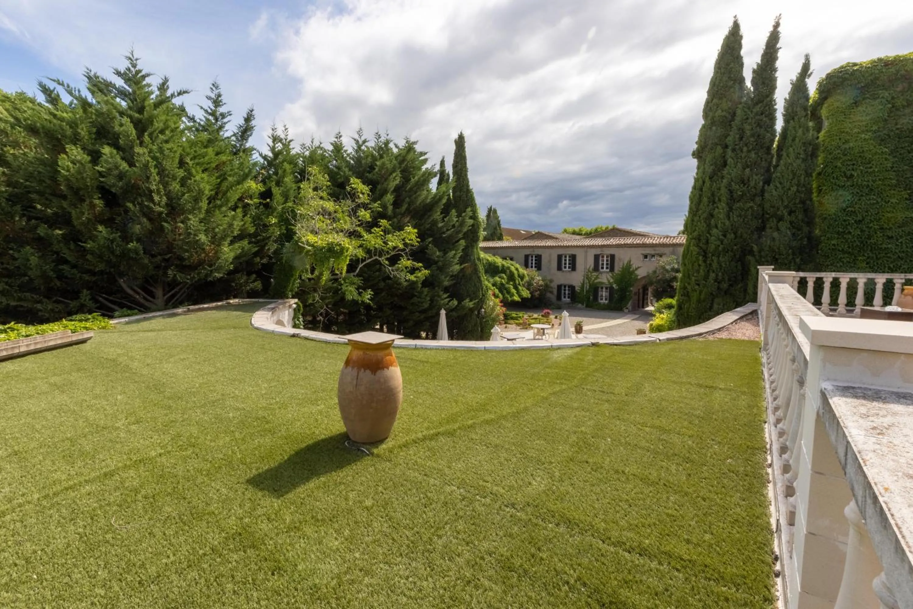 Garden view in Château de Floure - SPA et piscine extérieure chauffée