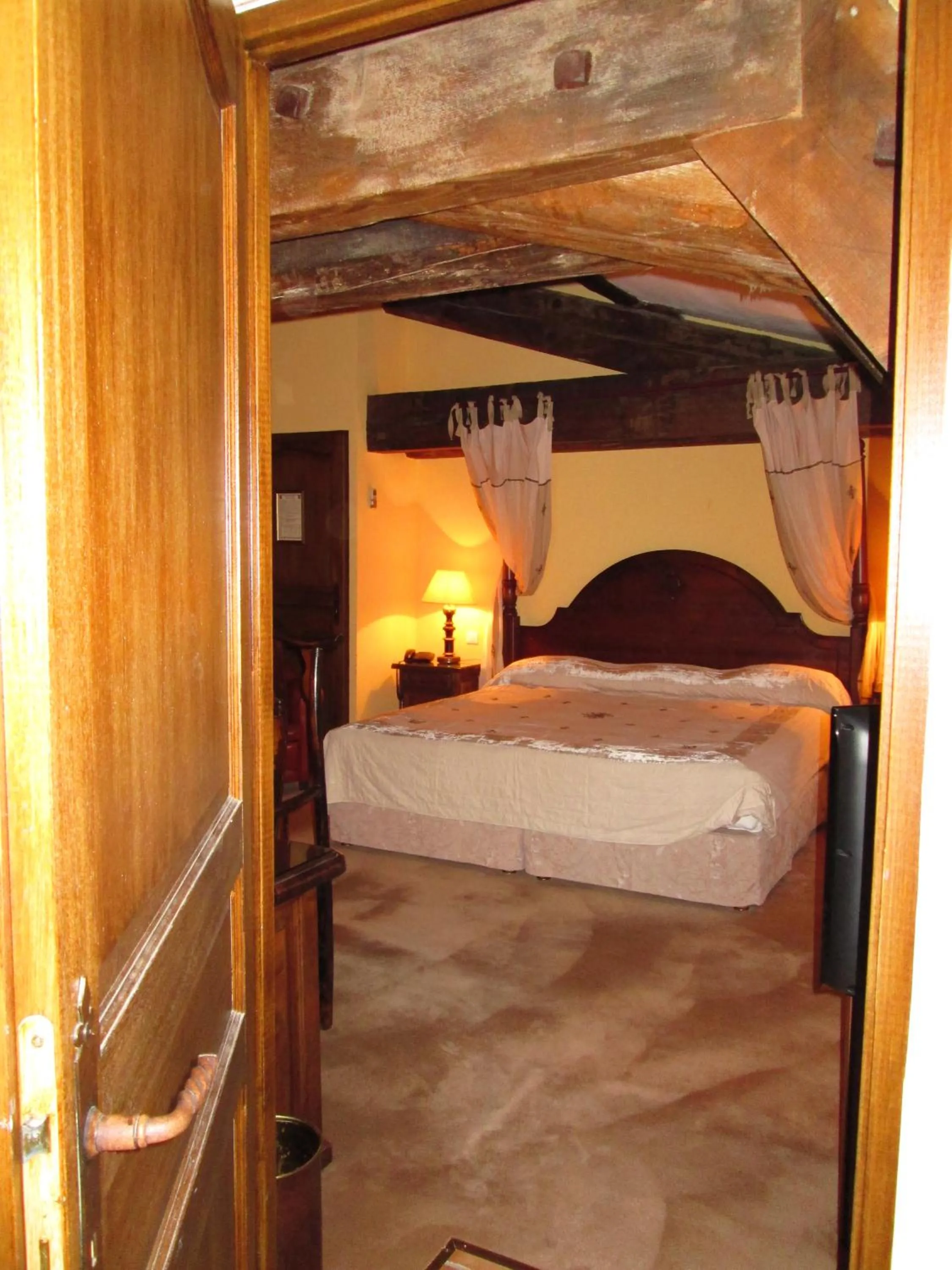 Bed in Château de Floure - SPA et piscine extérieure chauffée