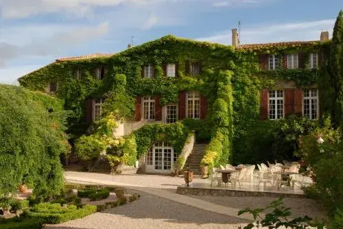 Château de Floure - SPA et piscine extérieure chauffée Château de Floure - SPA et piscine extérieure chauffée