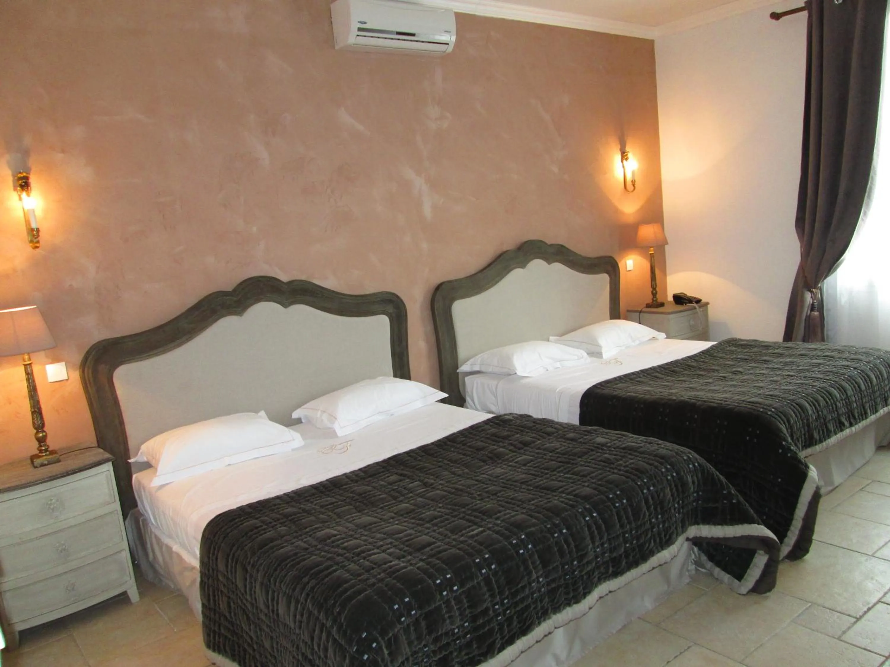 Bedroom, Bed in Château de Floure - SPA et piscine extérieure chauffée