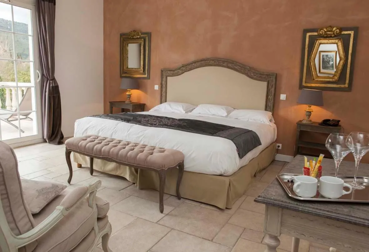 Bed in Château de Floure - SPA et piscine extérieure chauffée