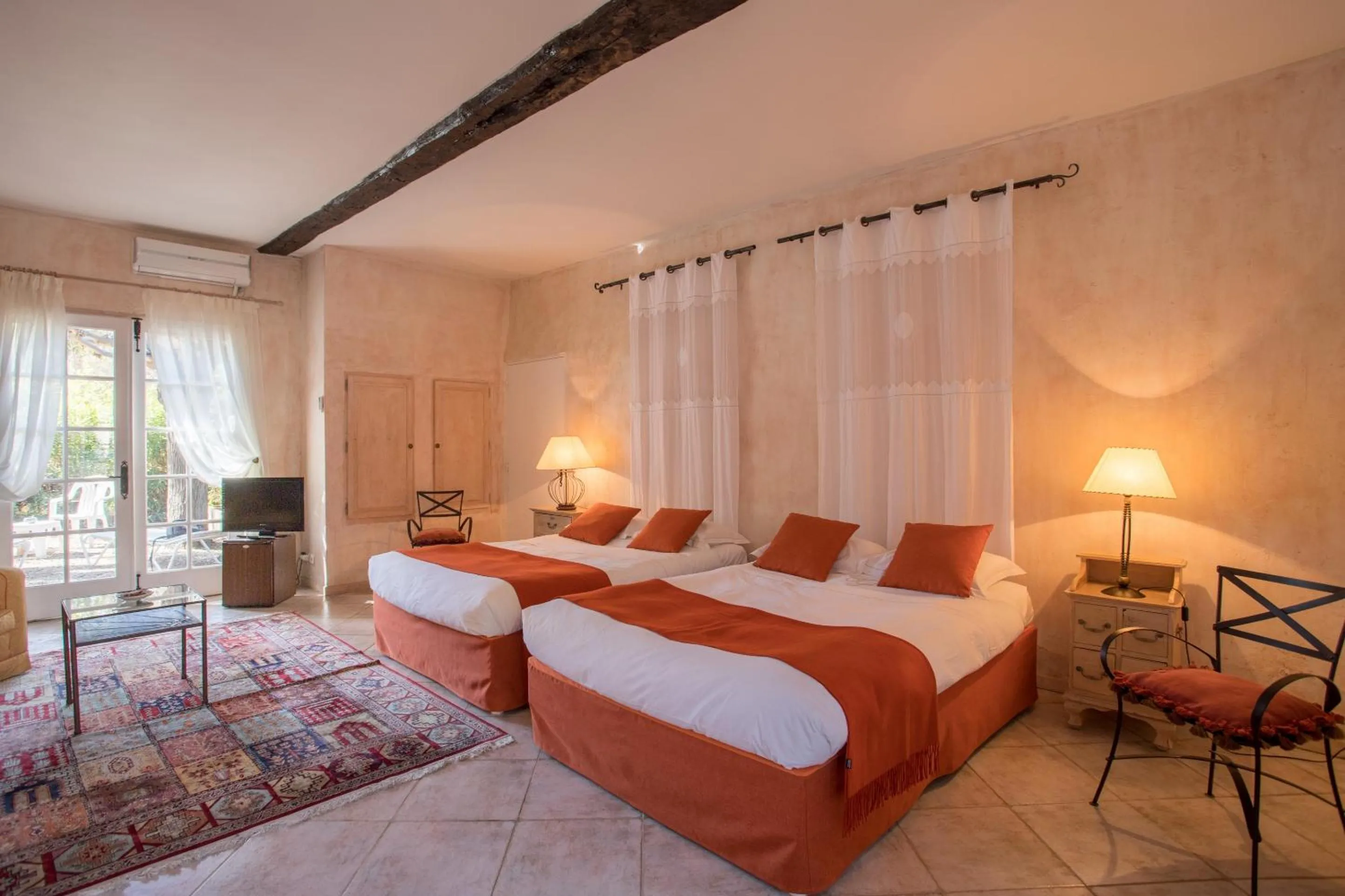 Garden view, Bed in Château de Floure - SPA et piscine extérieure chauffée