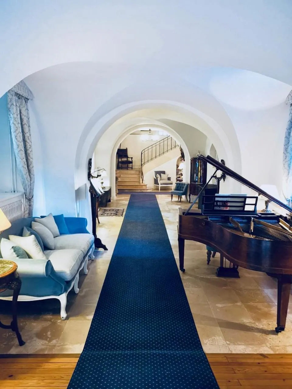 Facade/entrance in Château de Floure - SPA et piscine extérieure chauffée