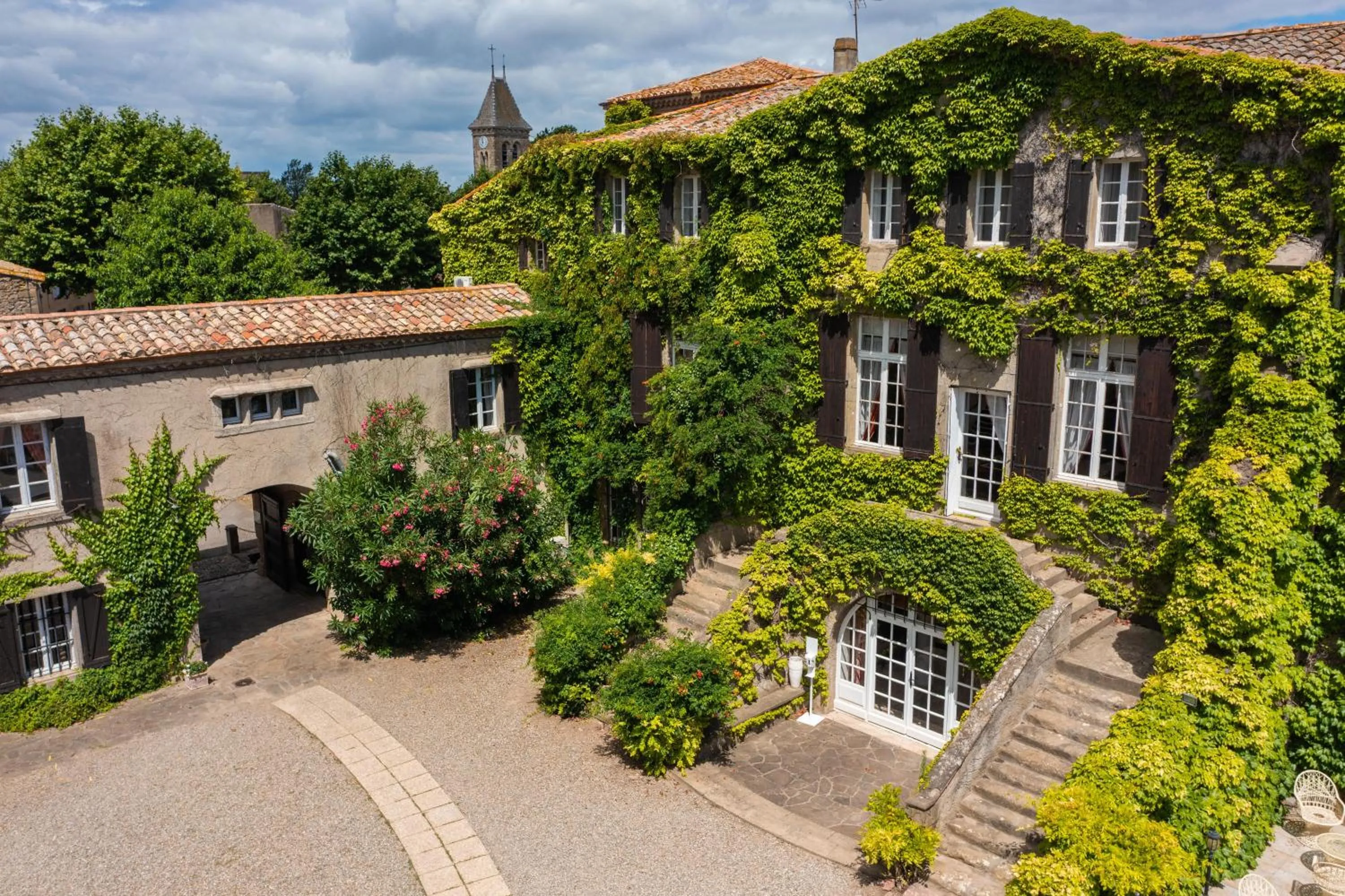 Property building in Château de Floure - SPA et piscine extérieure chauffée