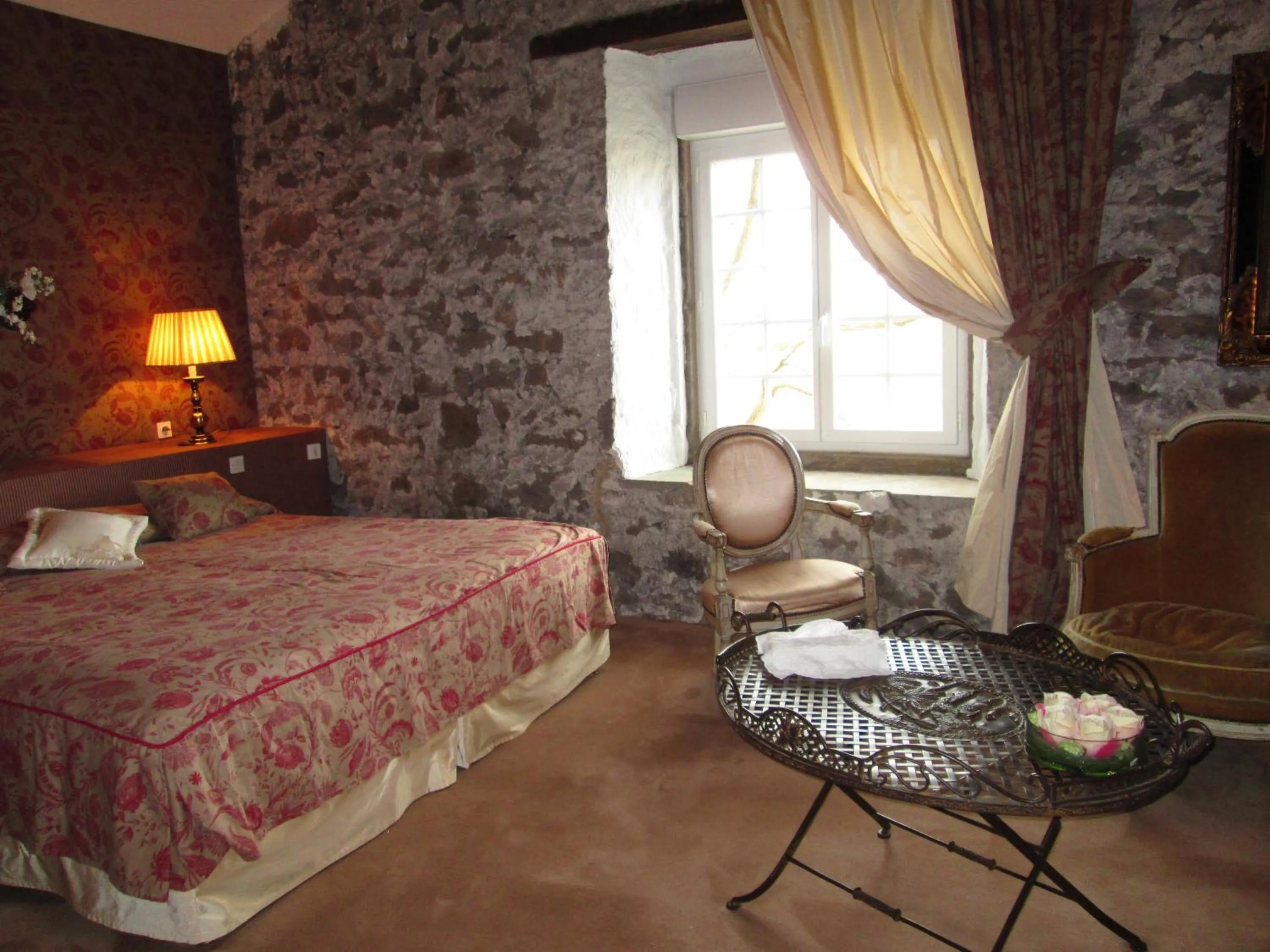 Bed in Château de Floure - SPA et piscine extérieure chauffée