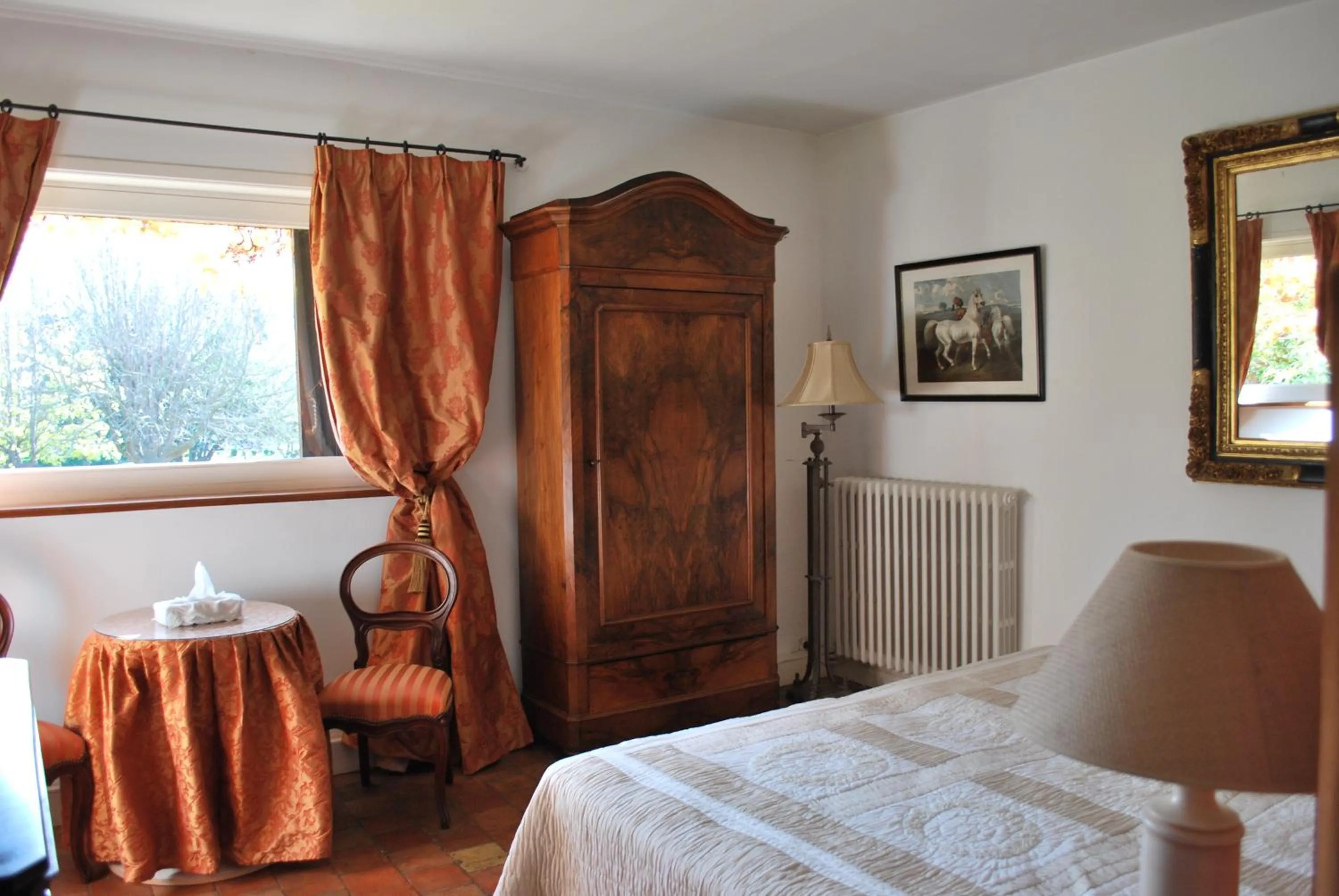 Photo of the whole room, Bed in Château de Floure - SPA et piscine extérieure chauffée