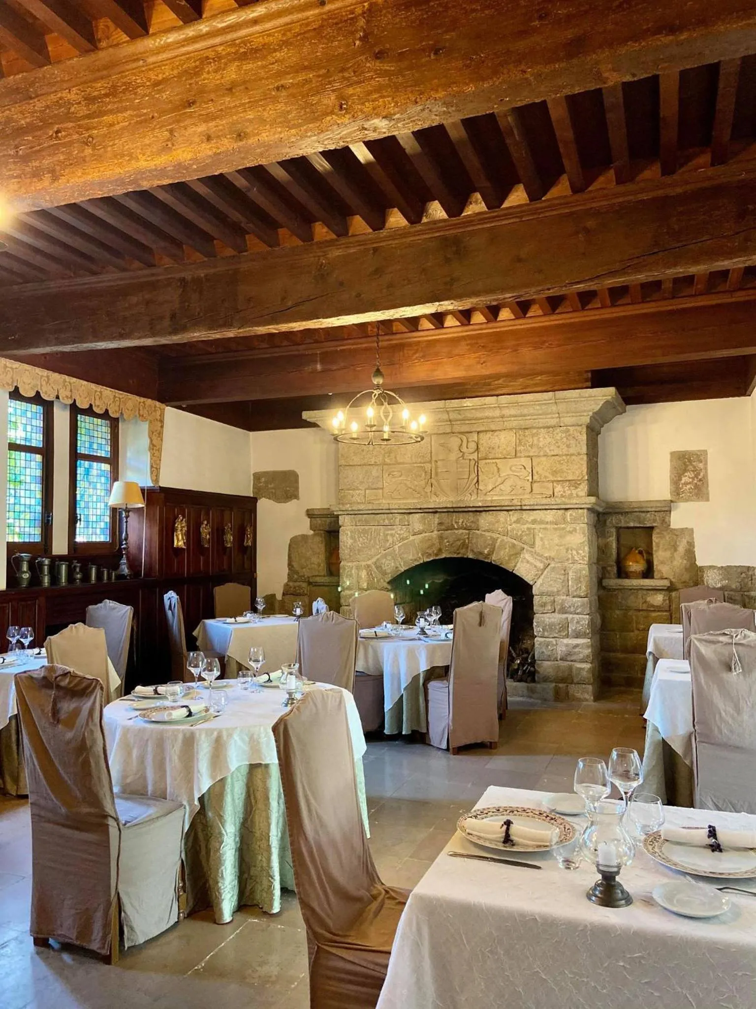 Restaurant/places to eat in Château de Floure - SPA et piscine extérieure chauffée