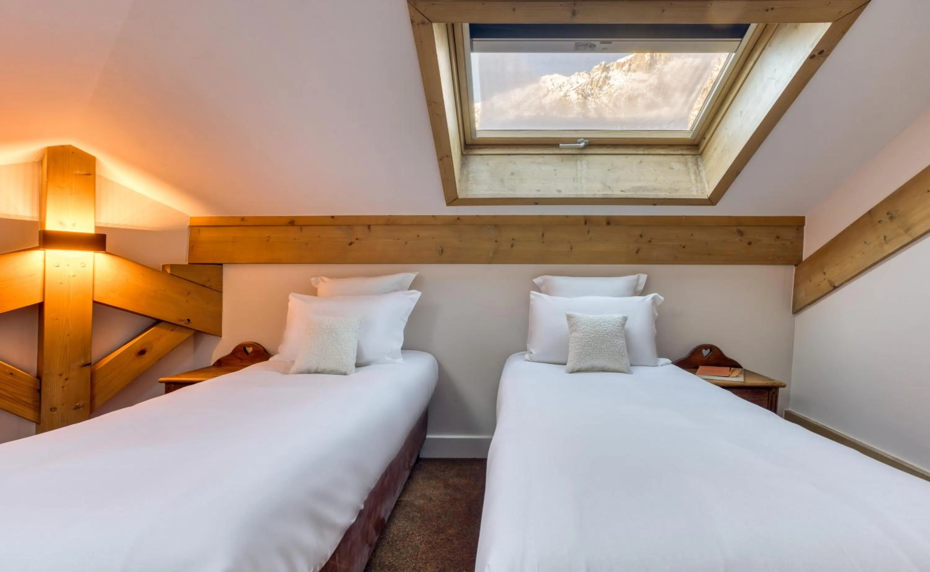 Bed in Les Gourmets - Chalet Hotel