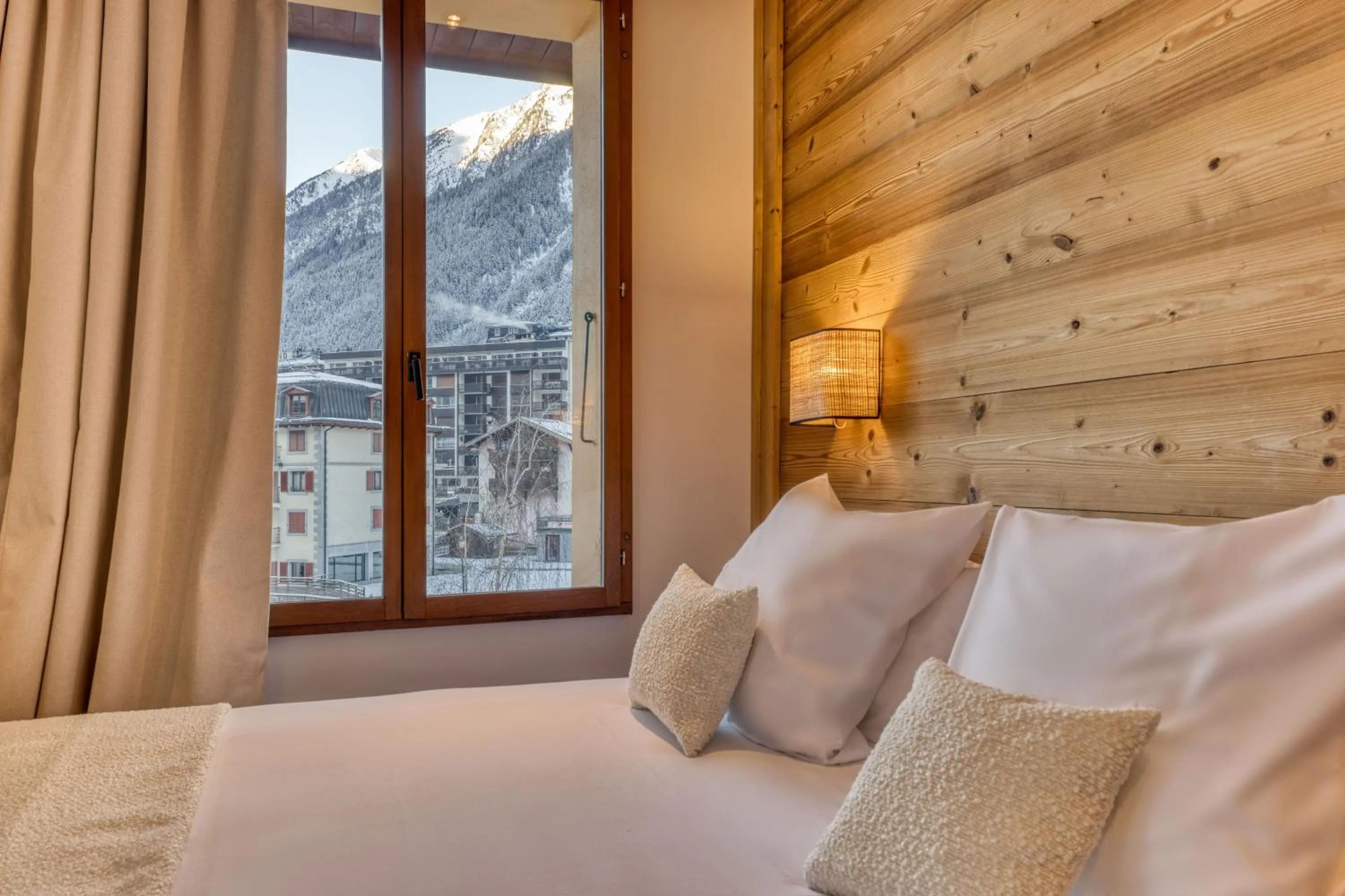 Bed in Les Gourmets - Chalet Hotel