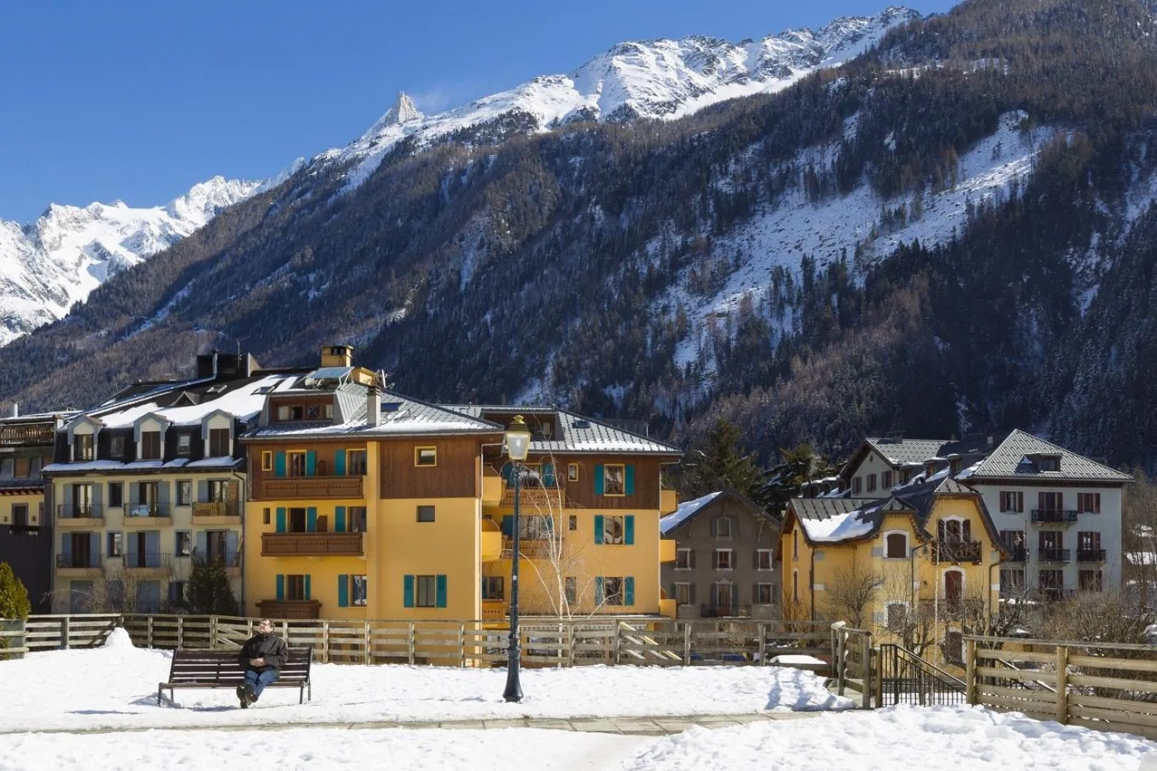 Property building in Les Gourmets - Chalet Hotel