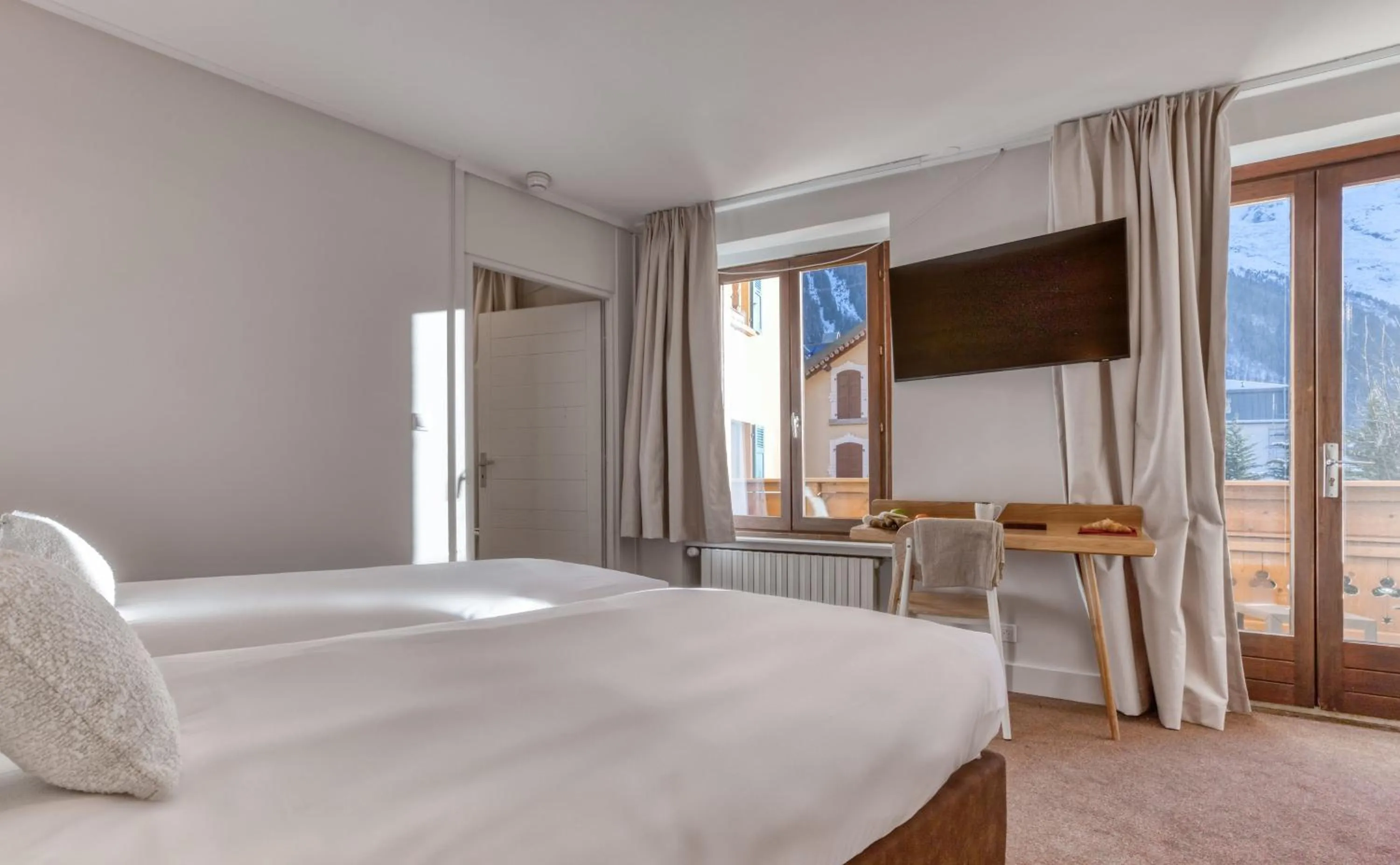 Bed in Les Gourmets - Chalet Hotel