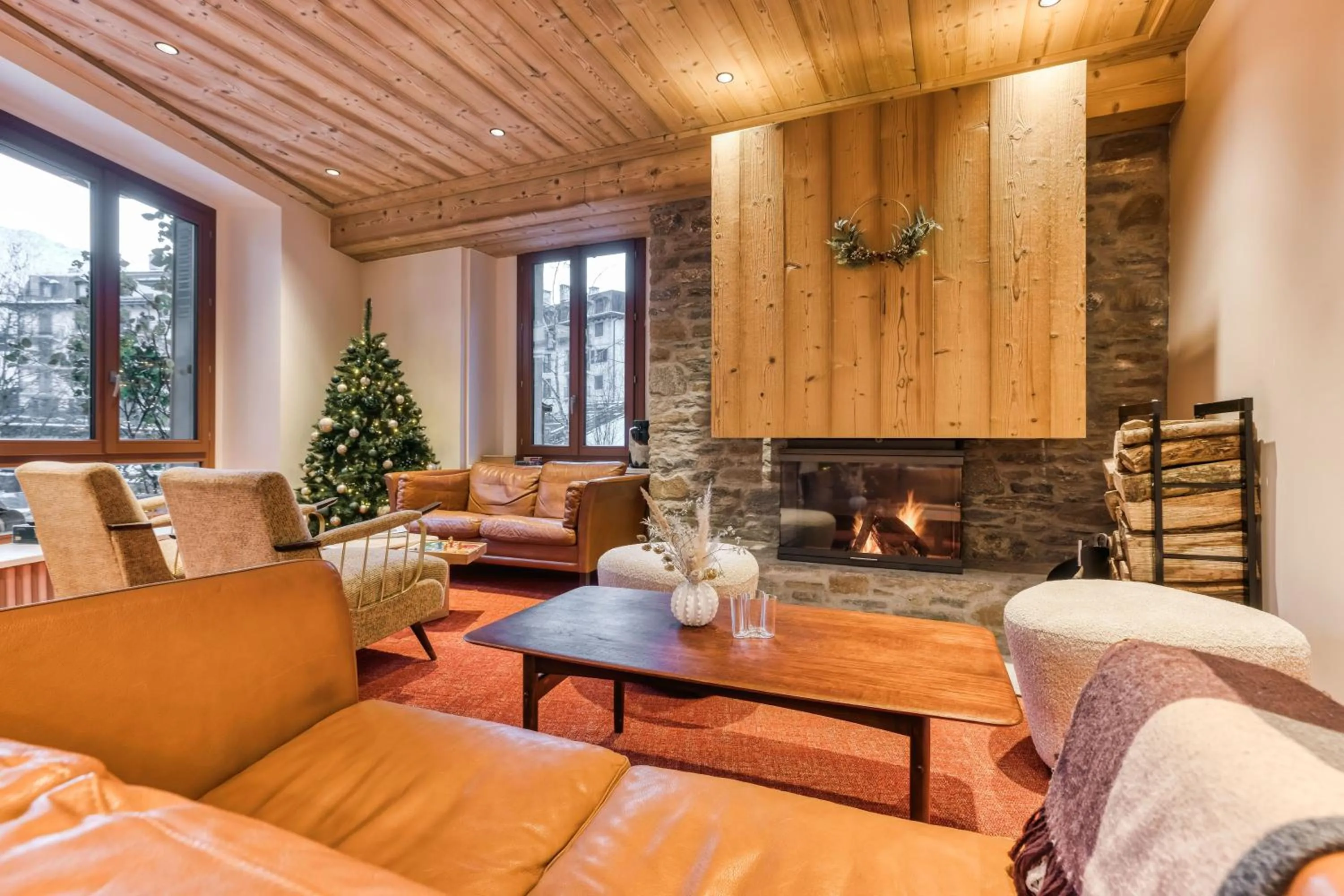 Lounge or bar in Les Gourmets - Chalet Hotel